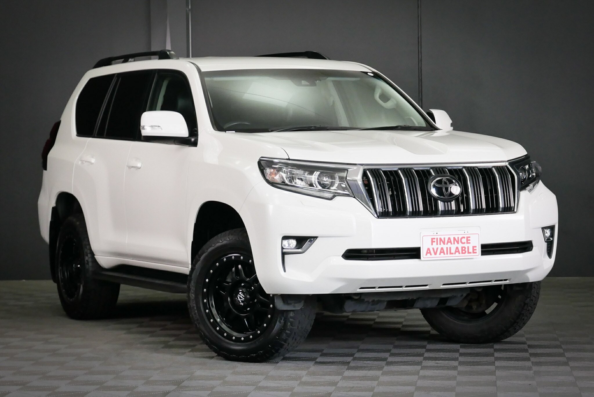 Toyota Landcruiser Prado image 1