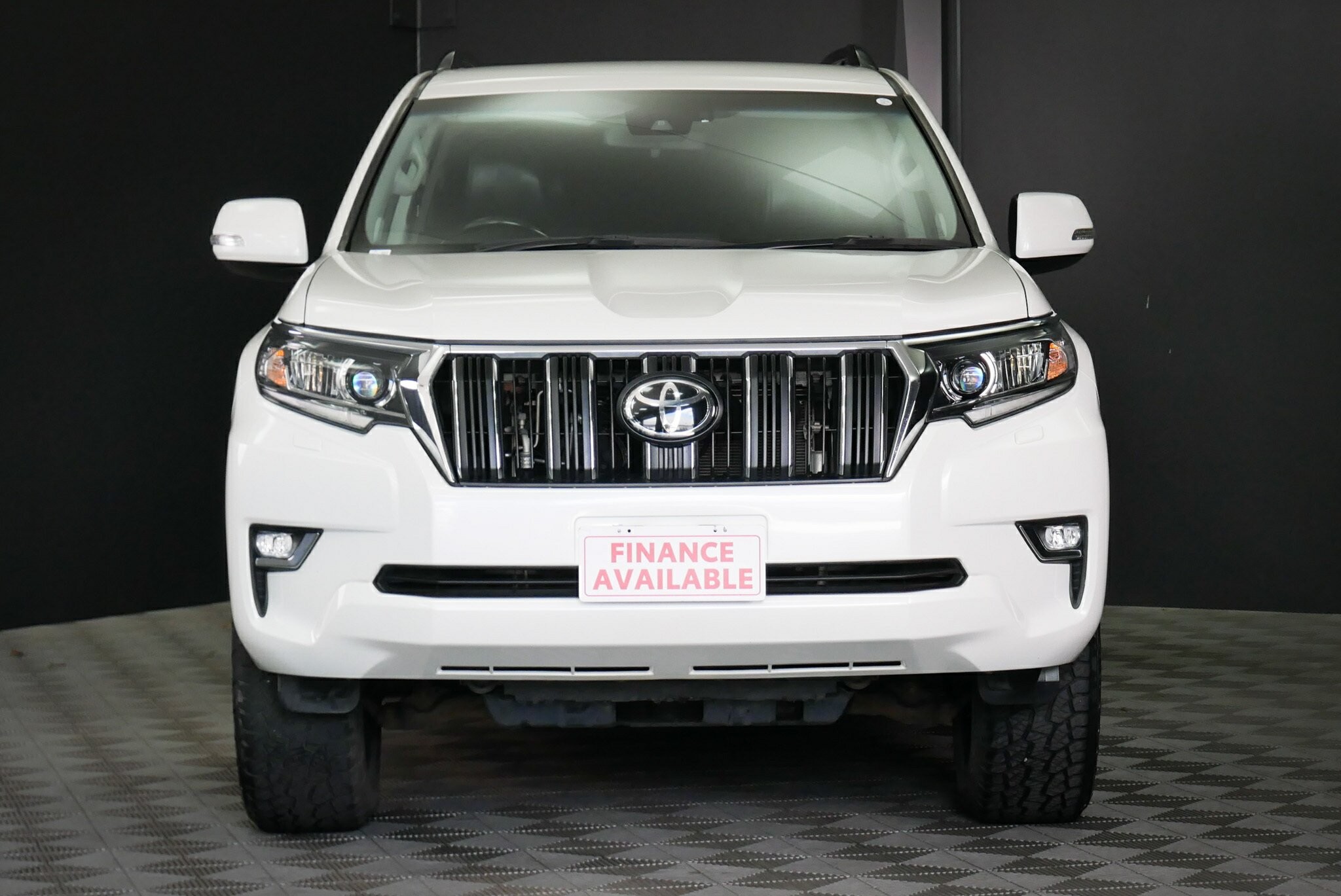 Toyota Landcruiser Prado image 2