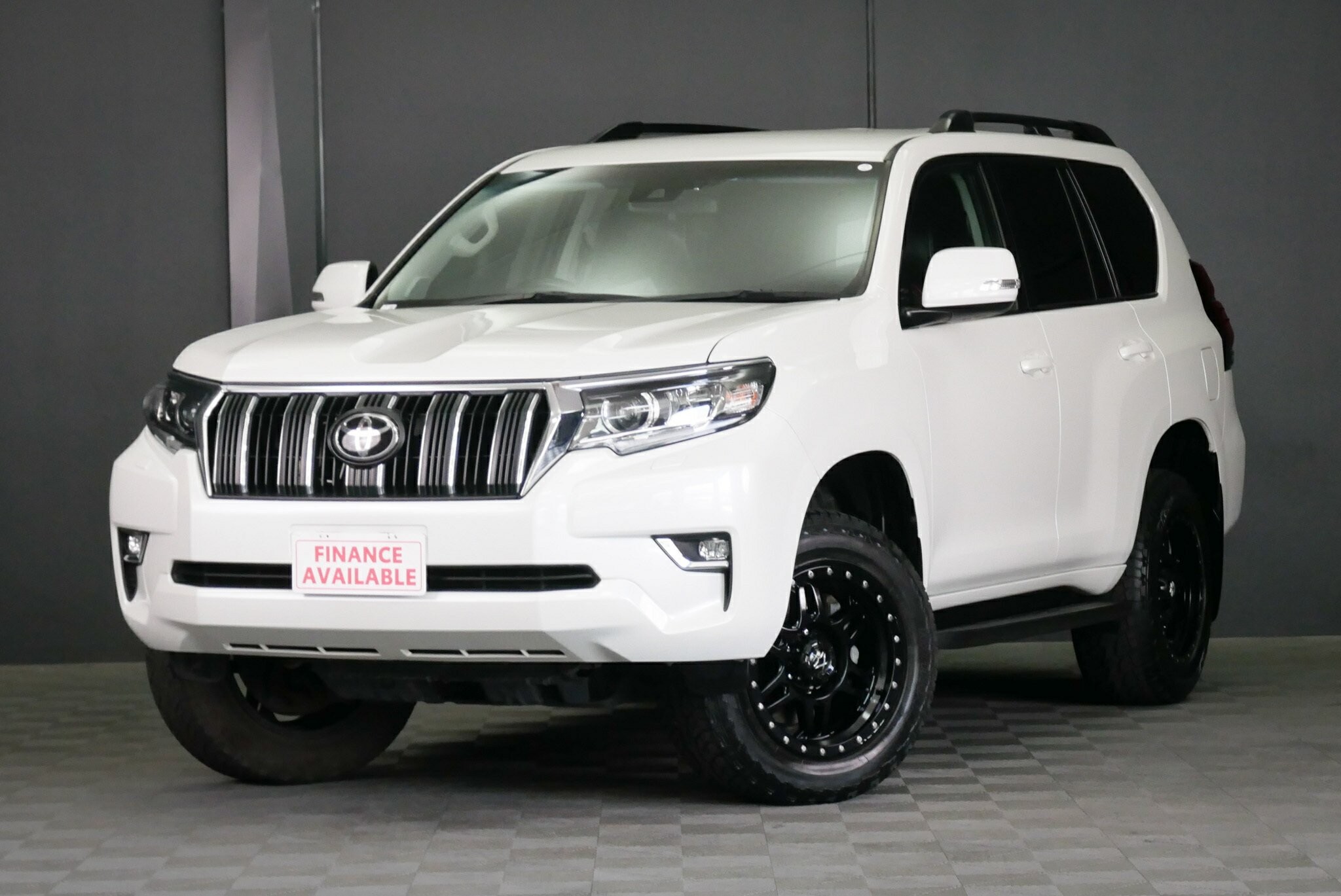 Toyota Landcruiser Prado image 3