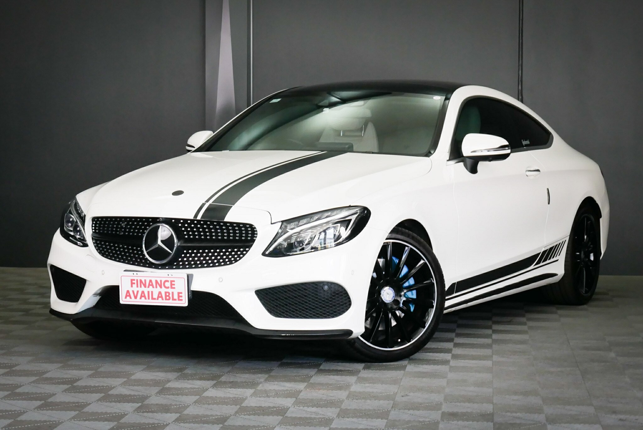 Mercedes Benz C-class image 3