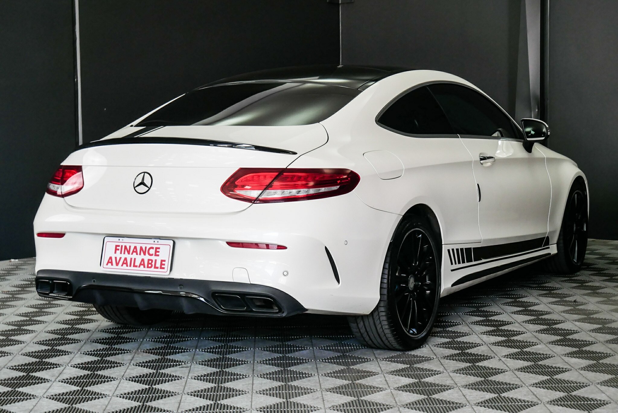 Mercedes Benz C-class image 4