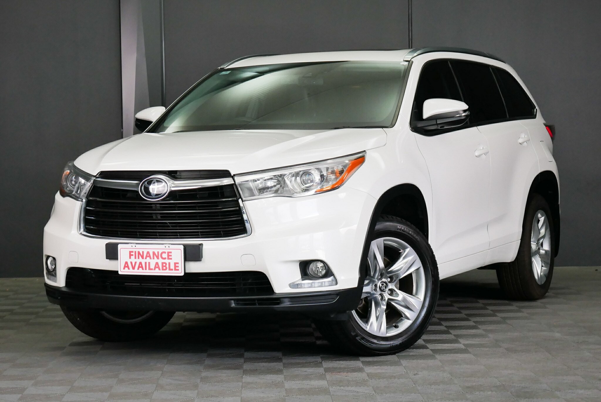 Toyota Kluger image 3