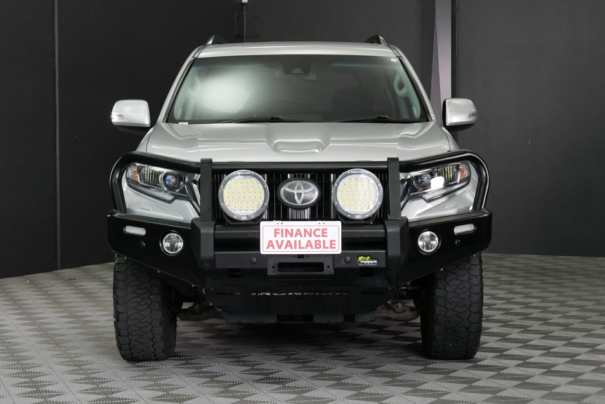 Toyota Landcruiser Prado image 2