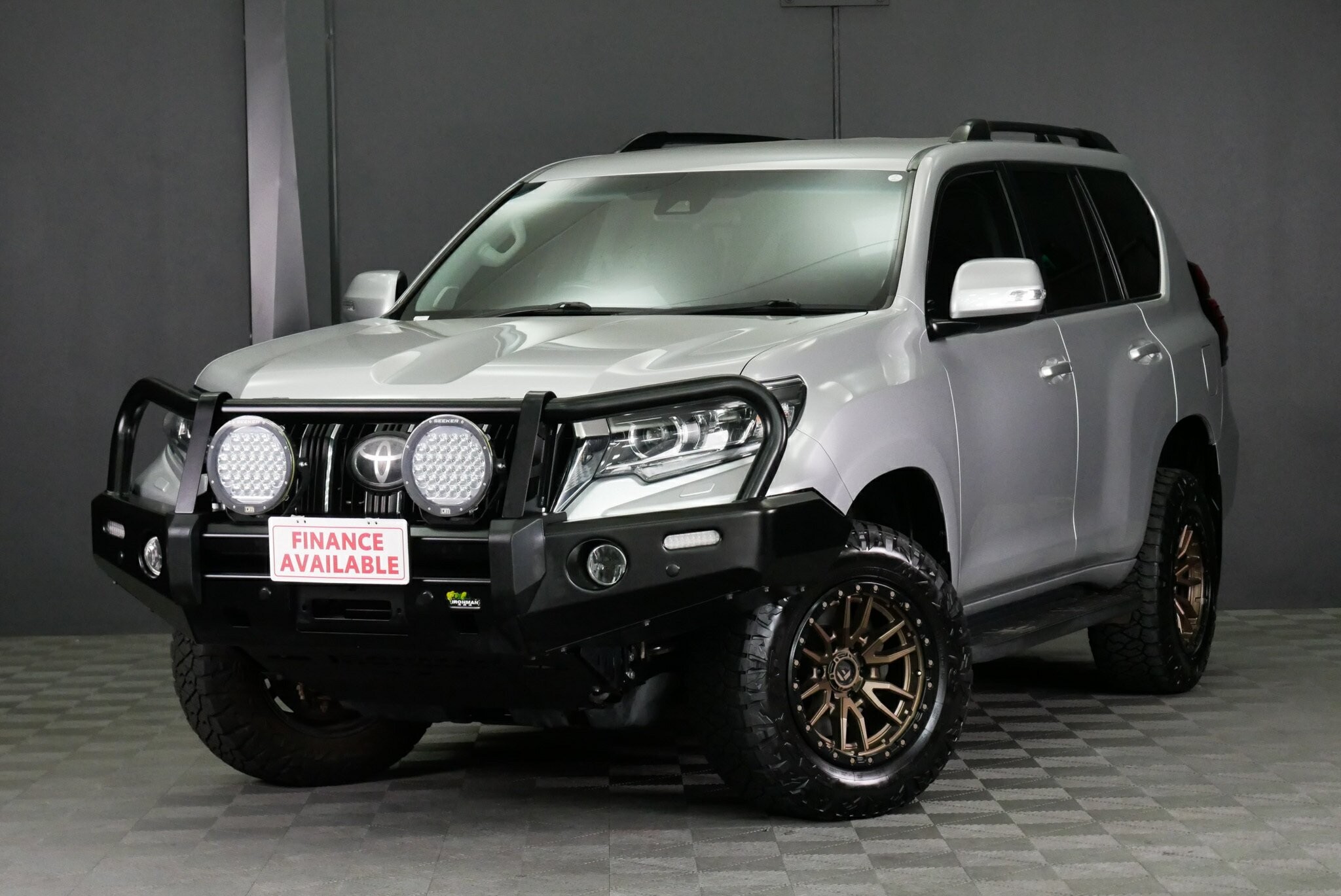 Toyota Landcruiser Prado image 3
