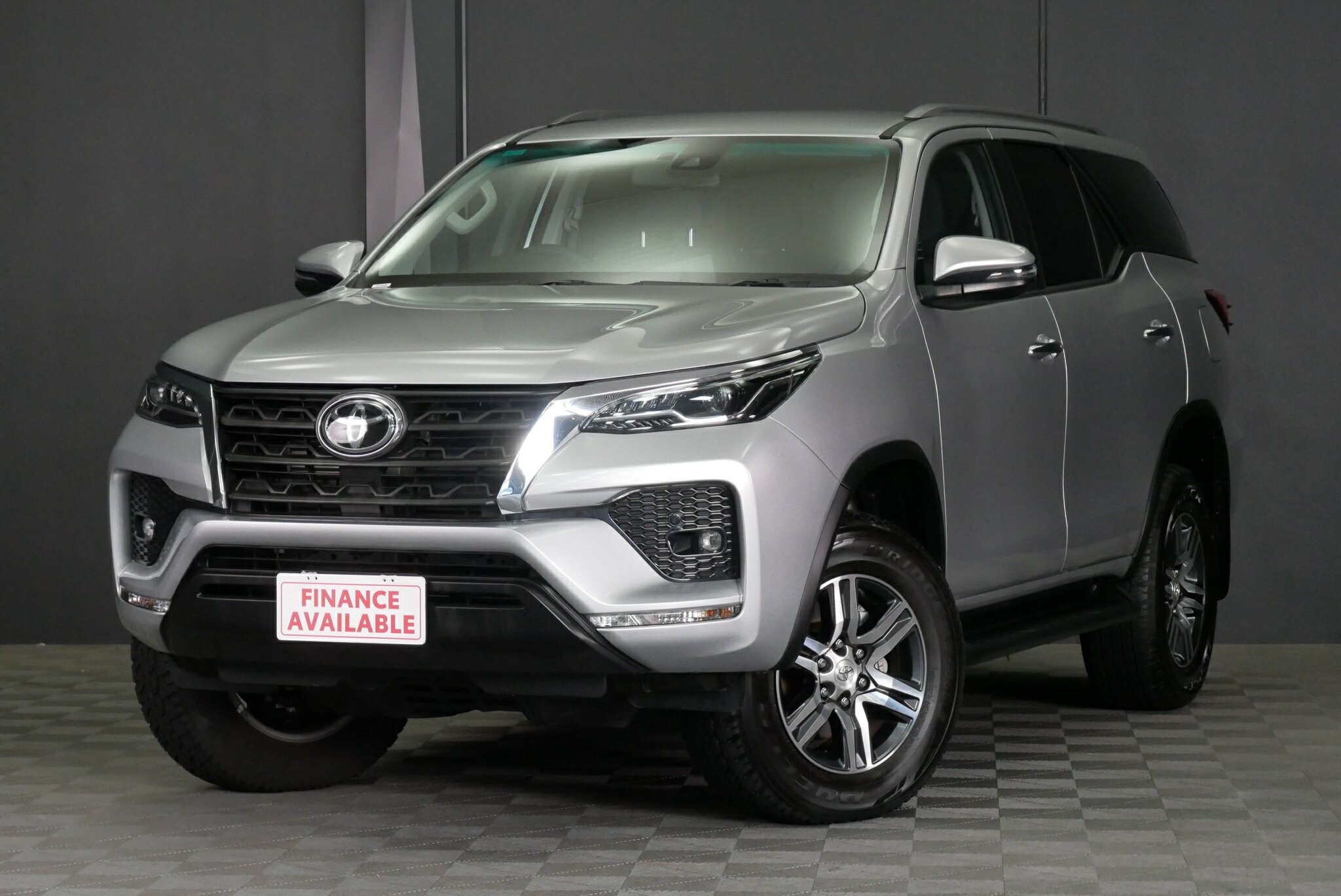 Toyota Fortuner image 3