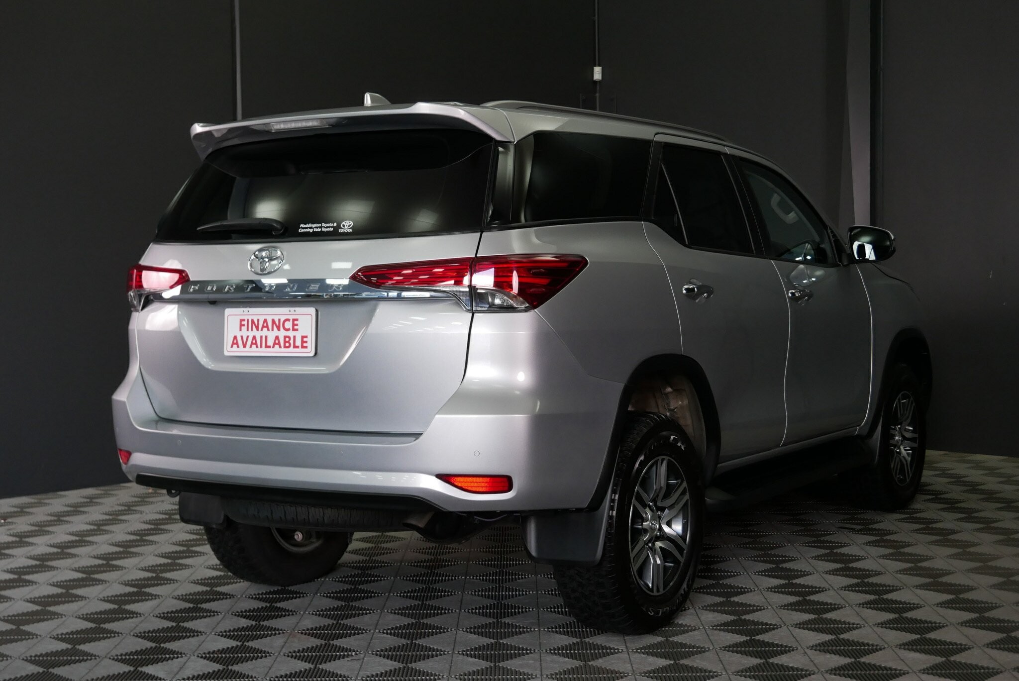 Toyota Fortuner image 4