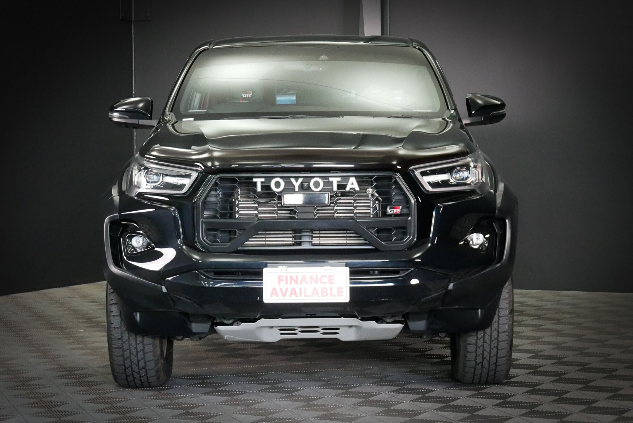 Toyota Hilux image 2