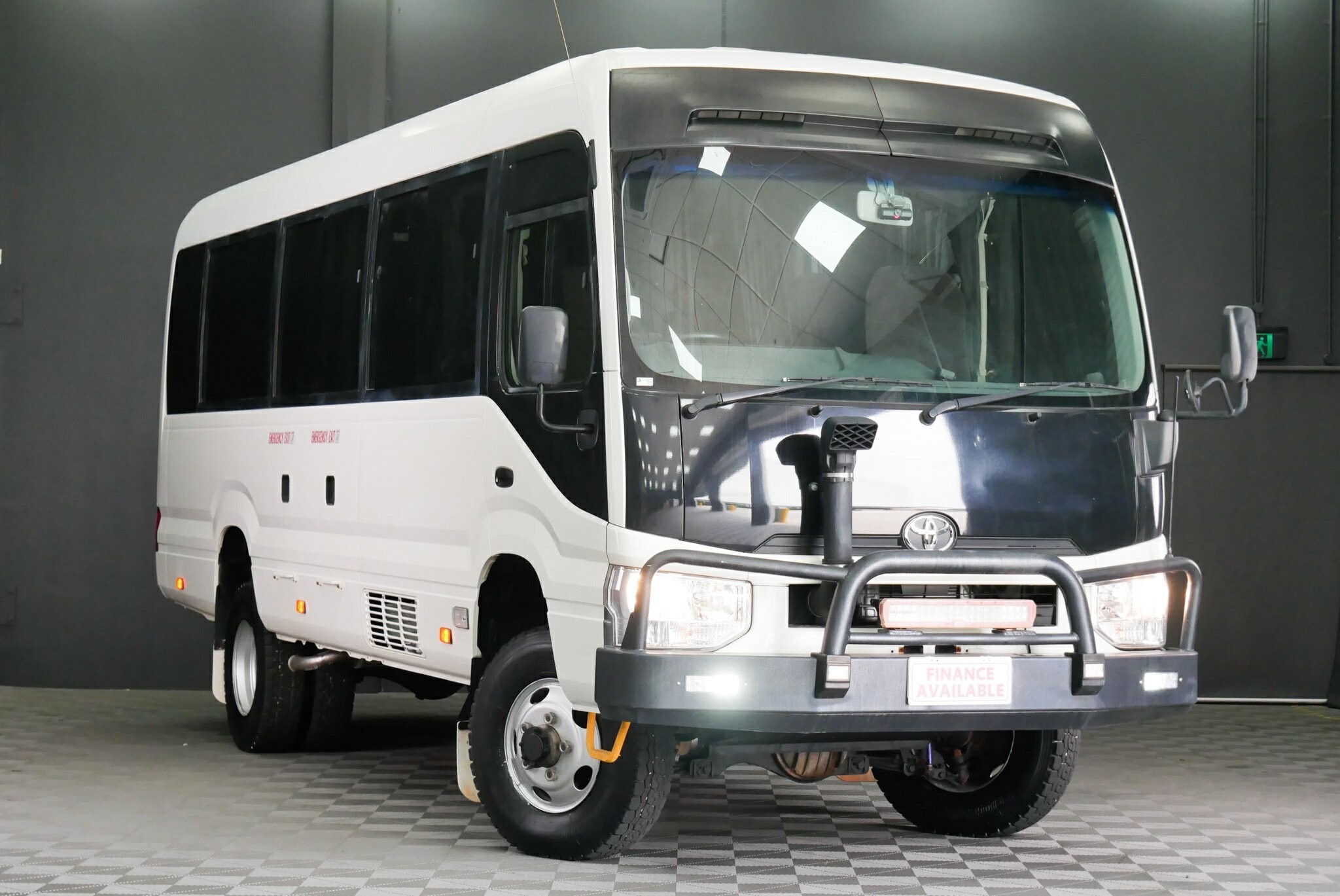 Toyota Coaster Bus 4.0l Diesel 6at Deluxe image 1