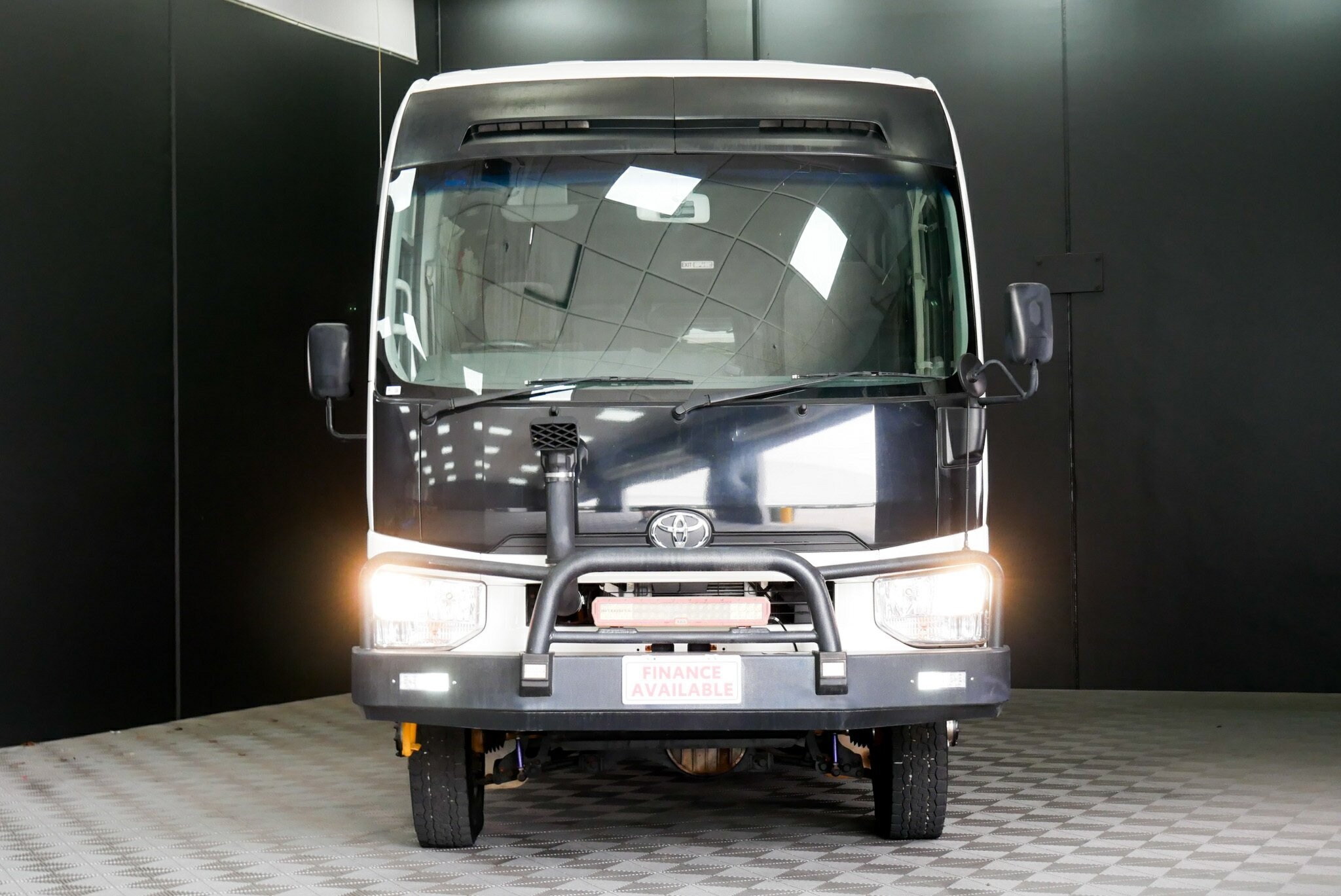 Toyota Coaster Bus 4.0l Diesel 6at Deluxe image 2