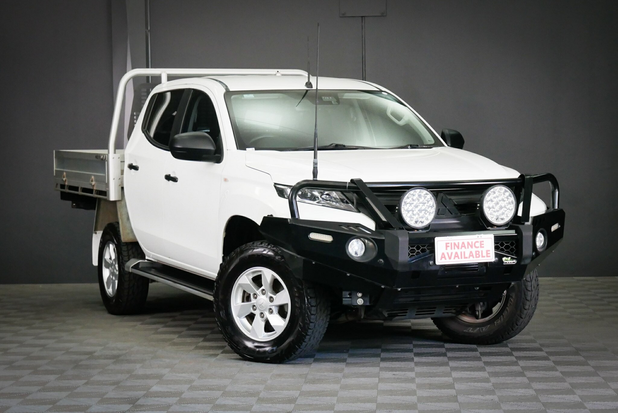 Mitsubishi Triton image 1