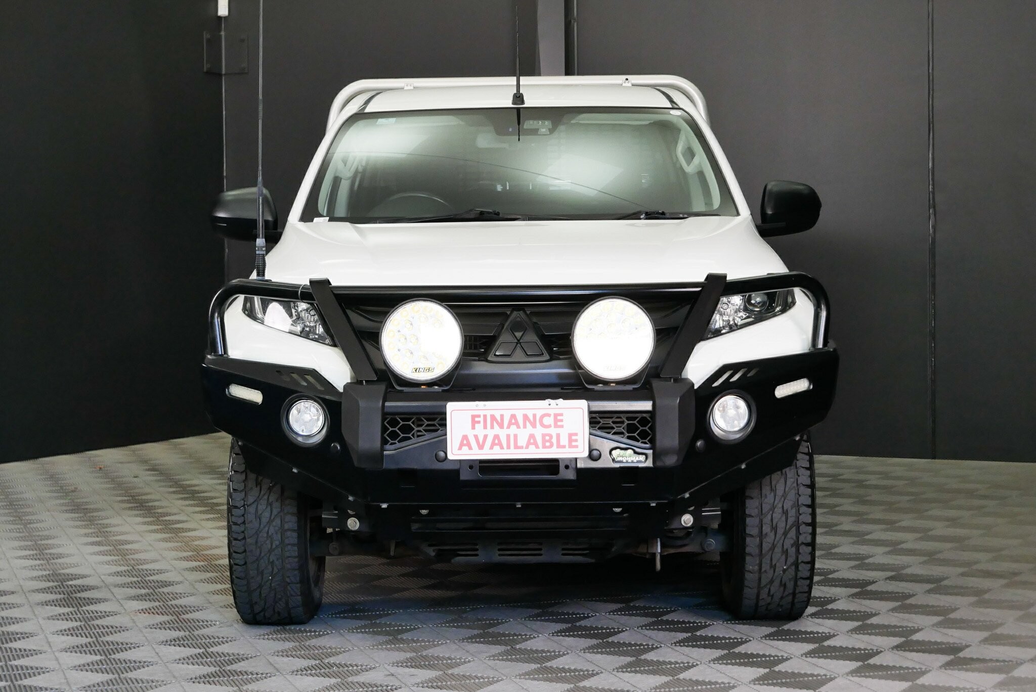 Mitsubishi Triton image 2