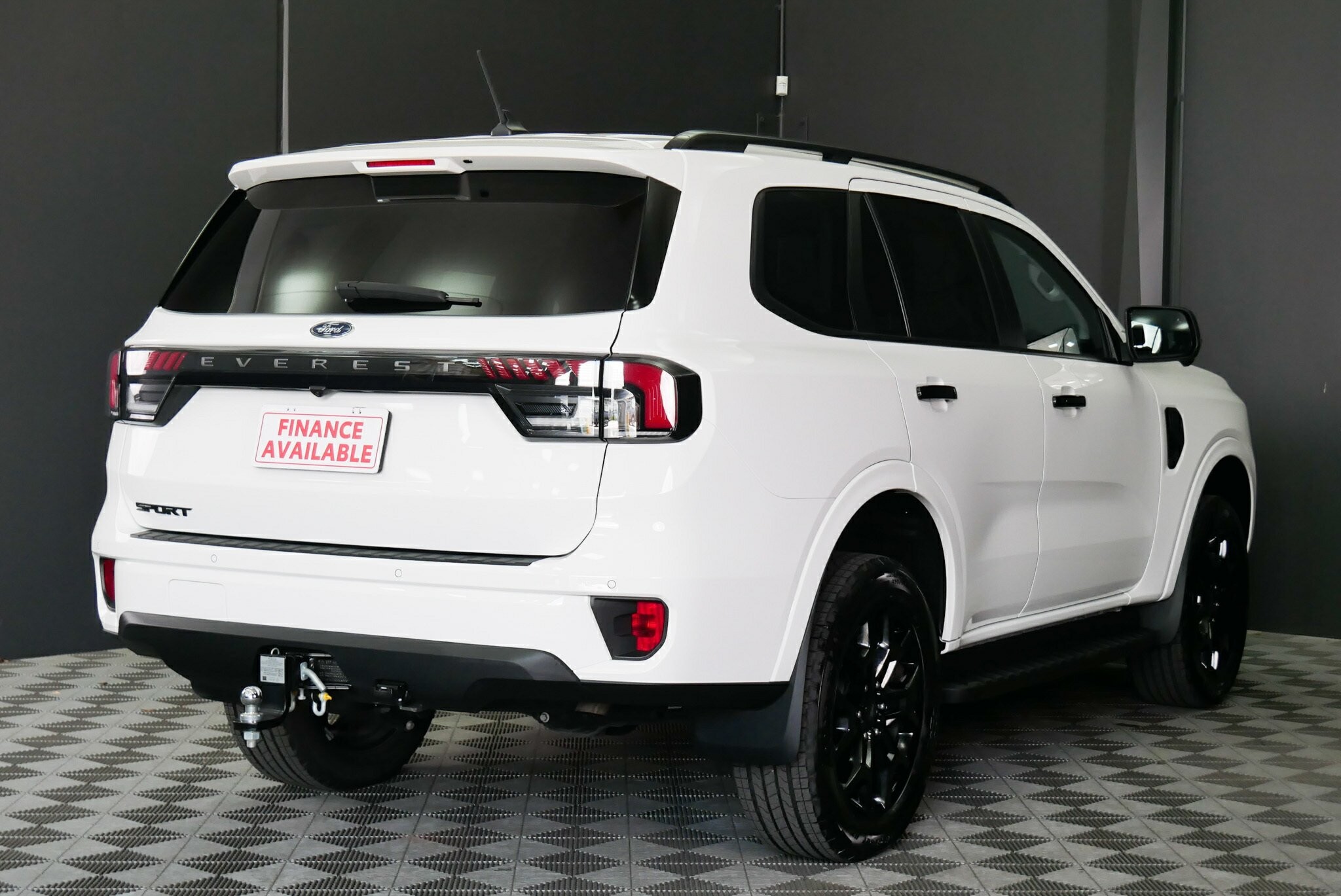 Ford Everest image 4