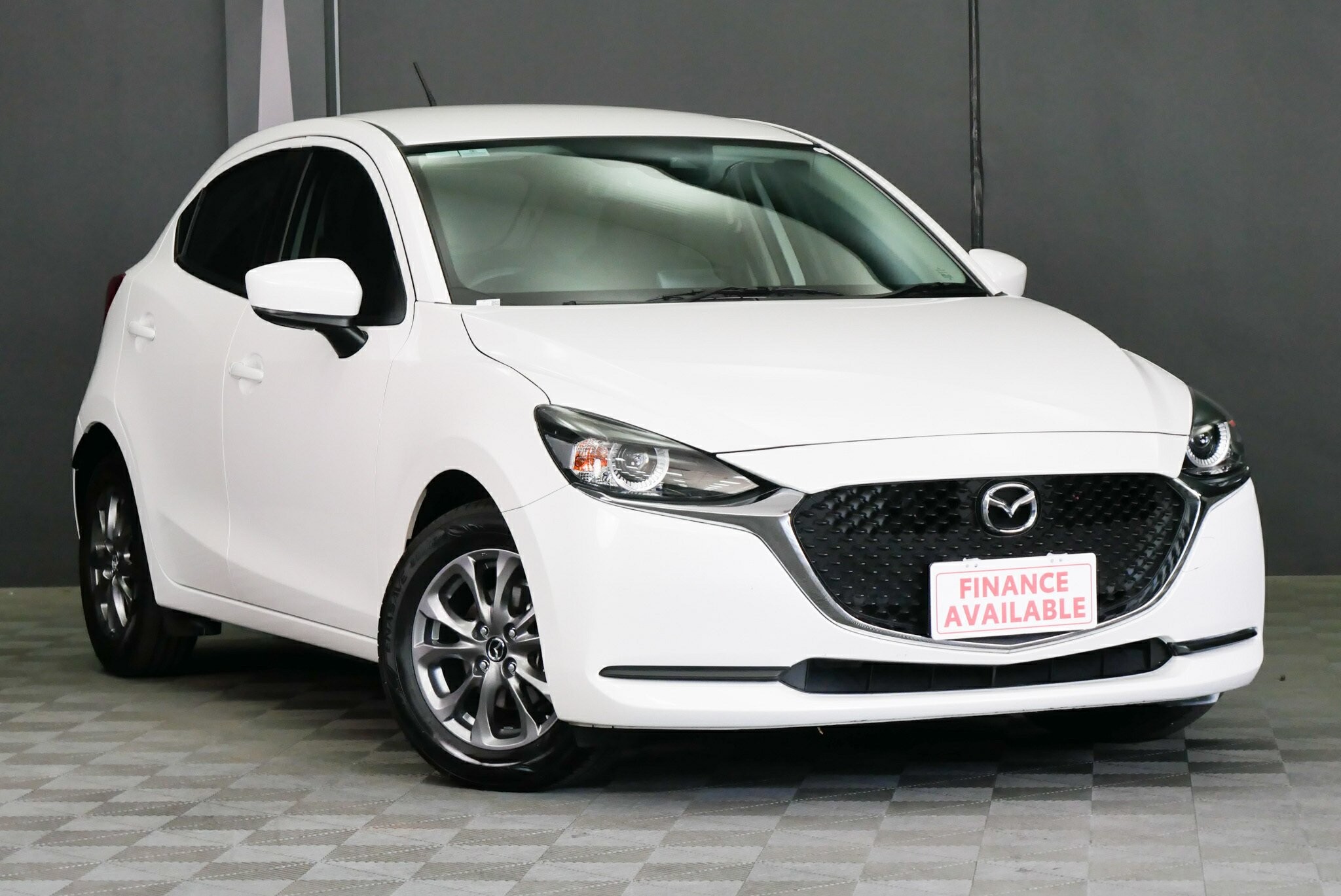 Mazda 2 image 1
