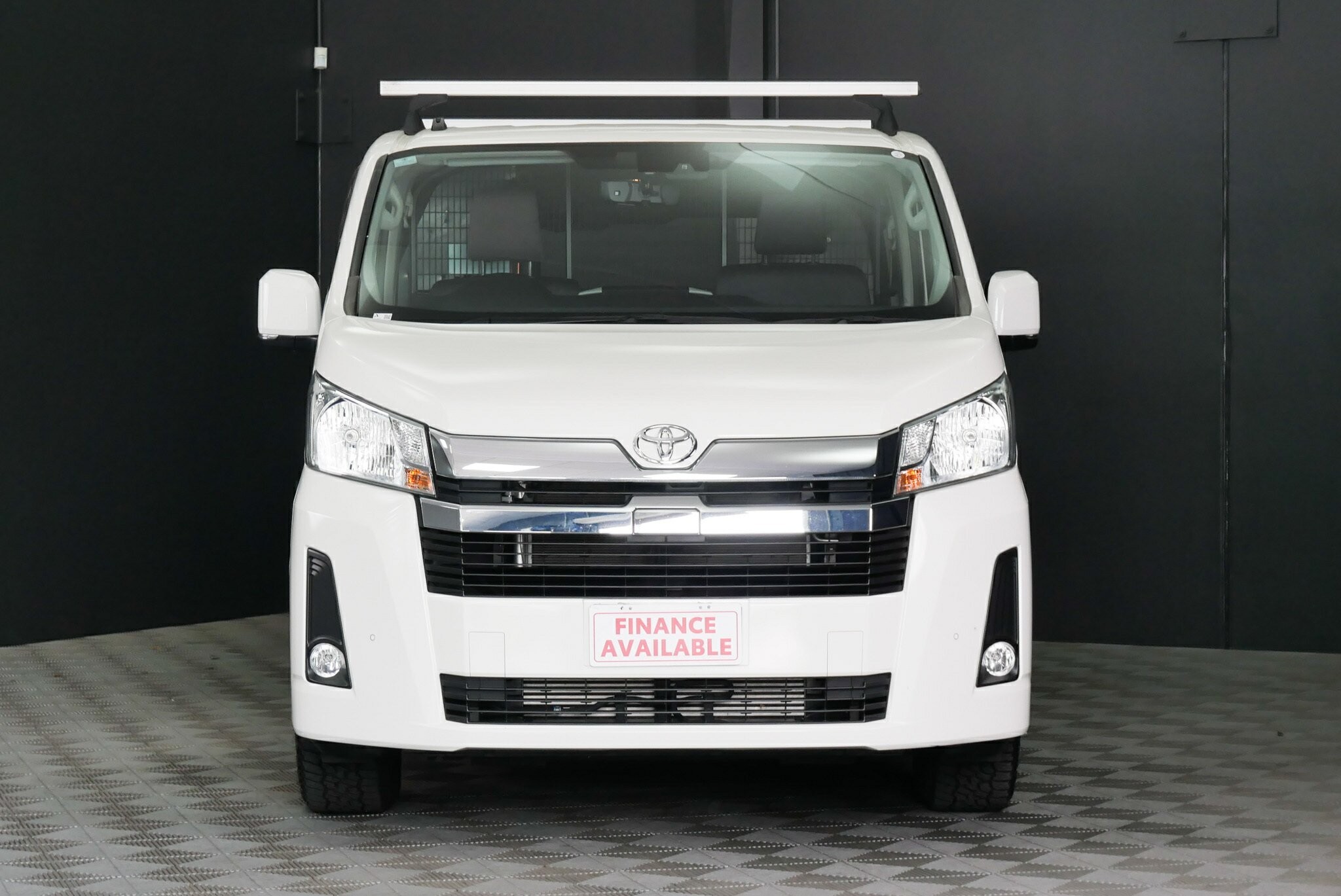 Toyota Hiace image 2