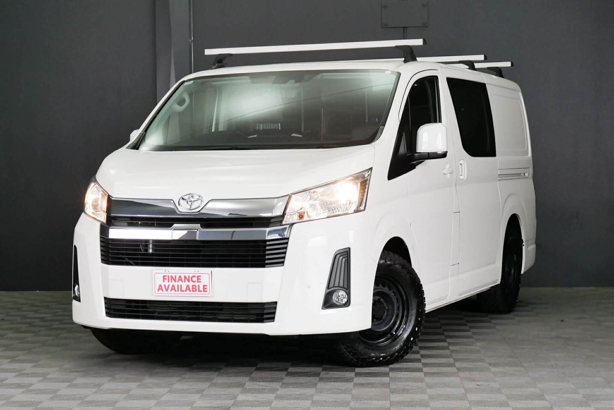 Toyota Hiace image 3
