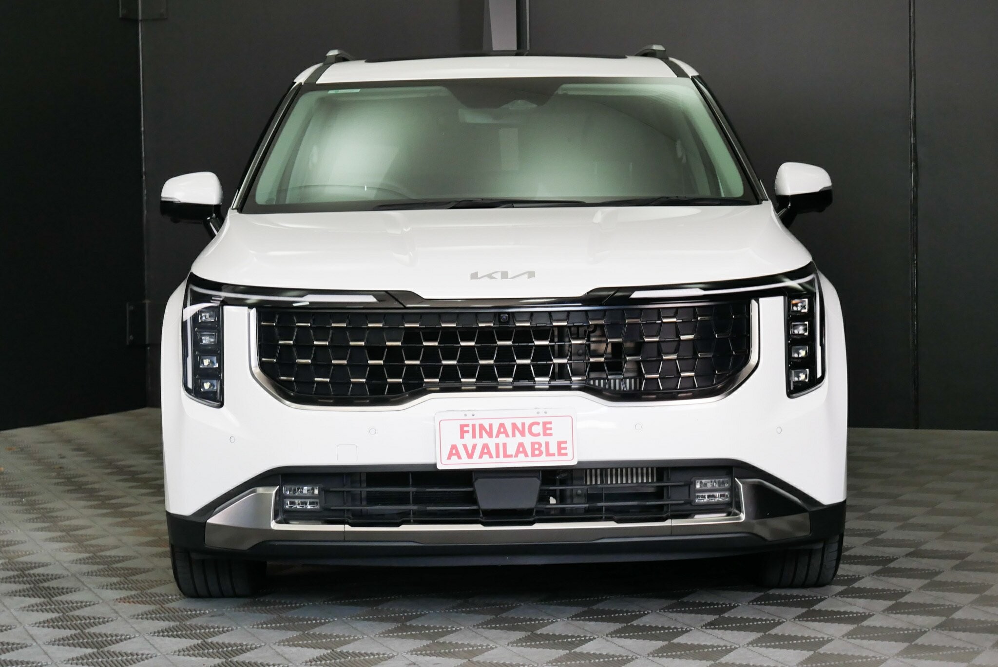 Kia Carnival image 2