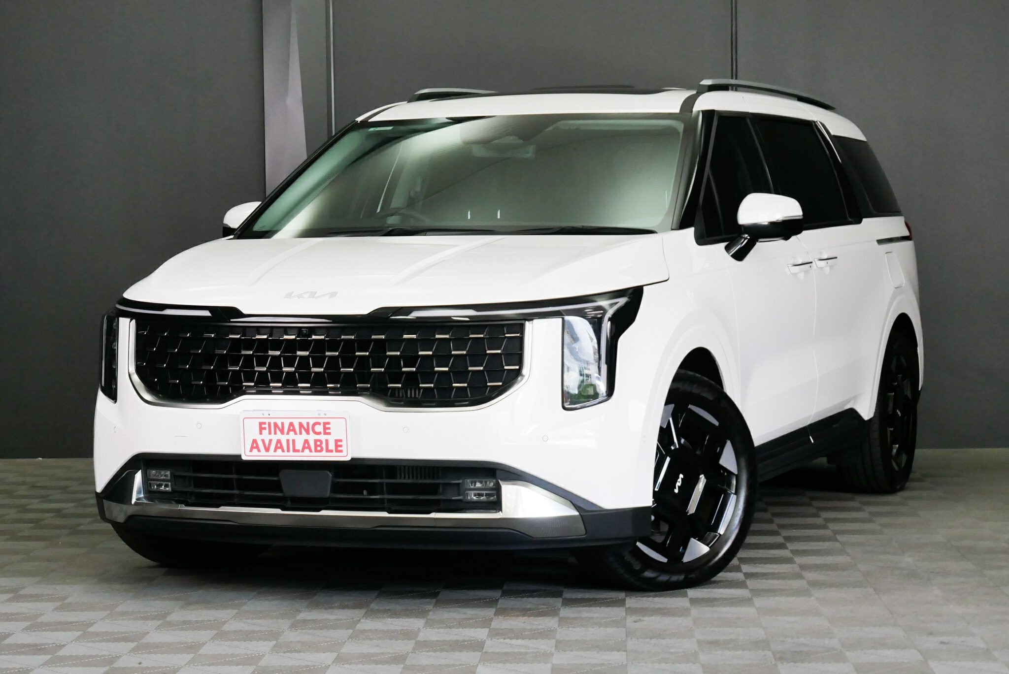 Kia Carnival image 3