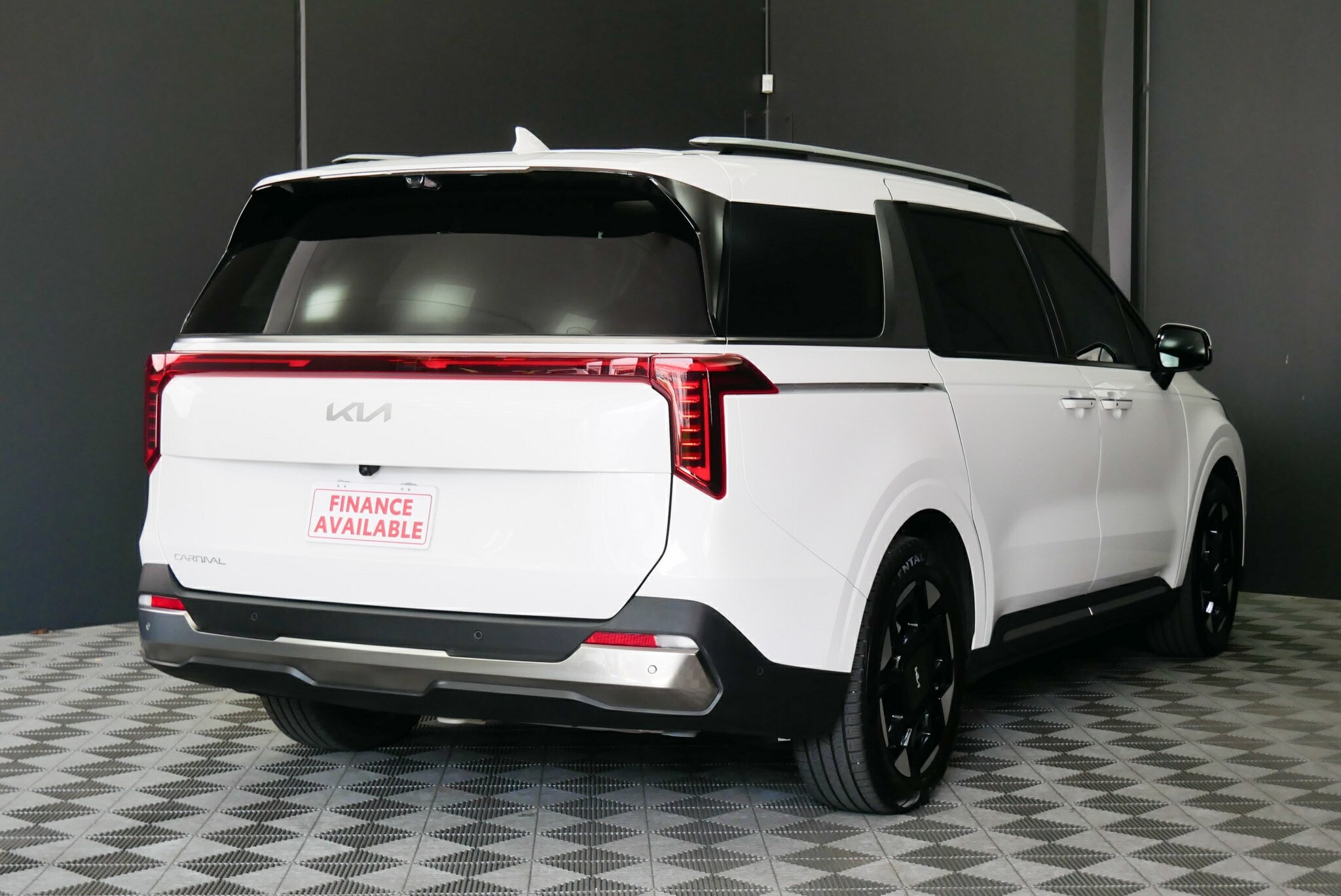 Kia Carnival image 4