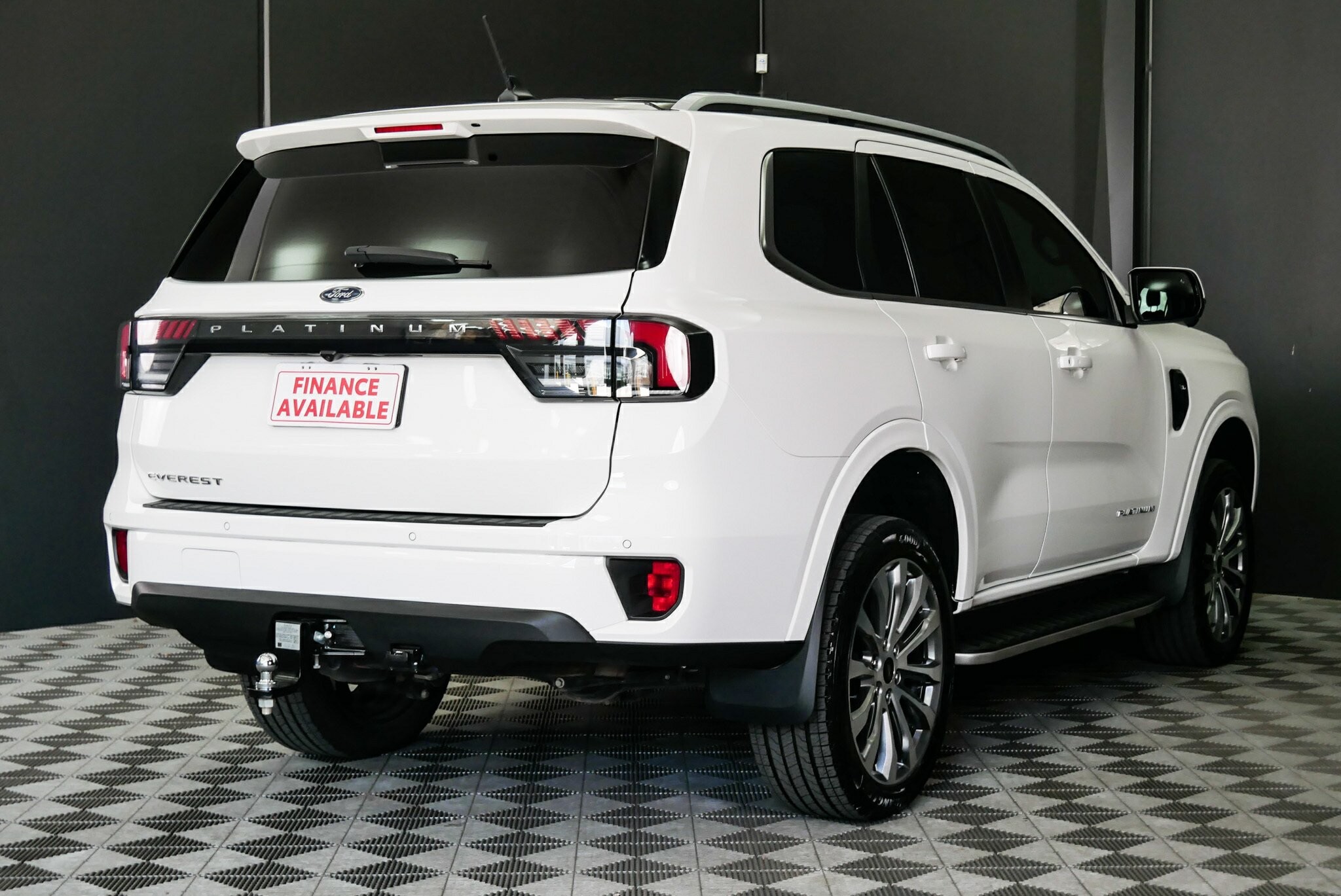 Ford Everest image 4