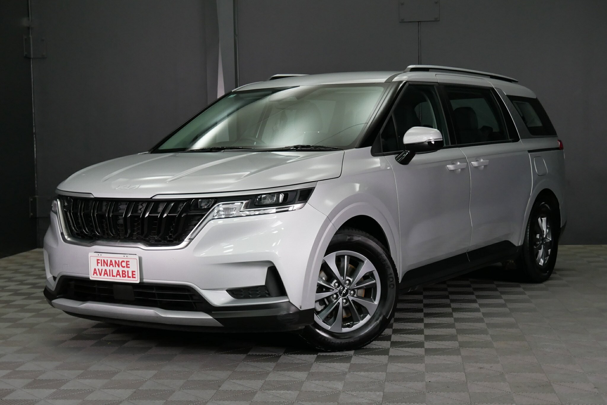 Kia Carnival image 3