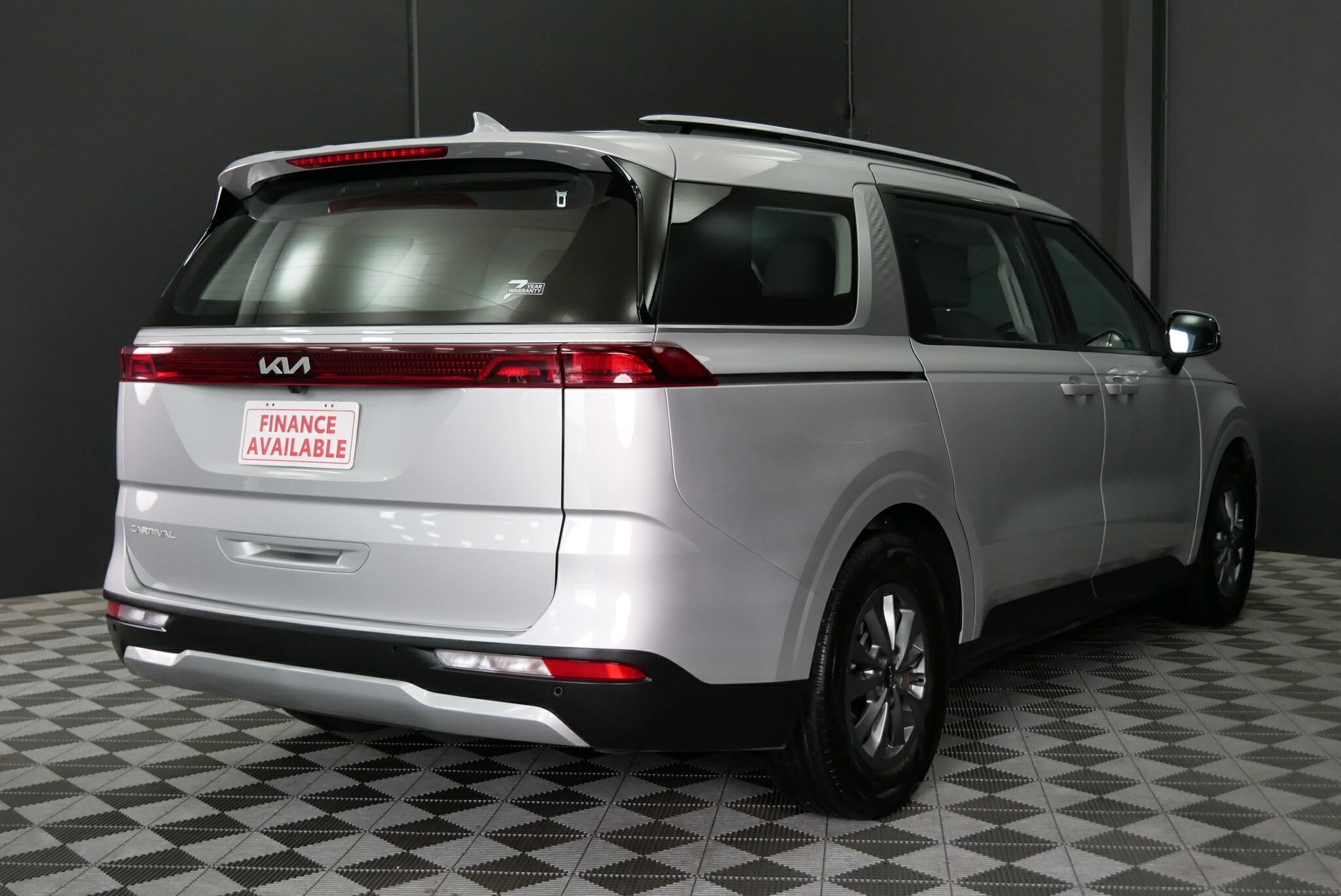 Kia Carnival image 4