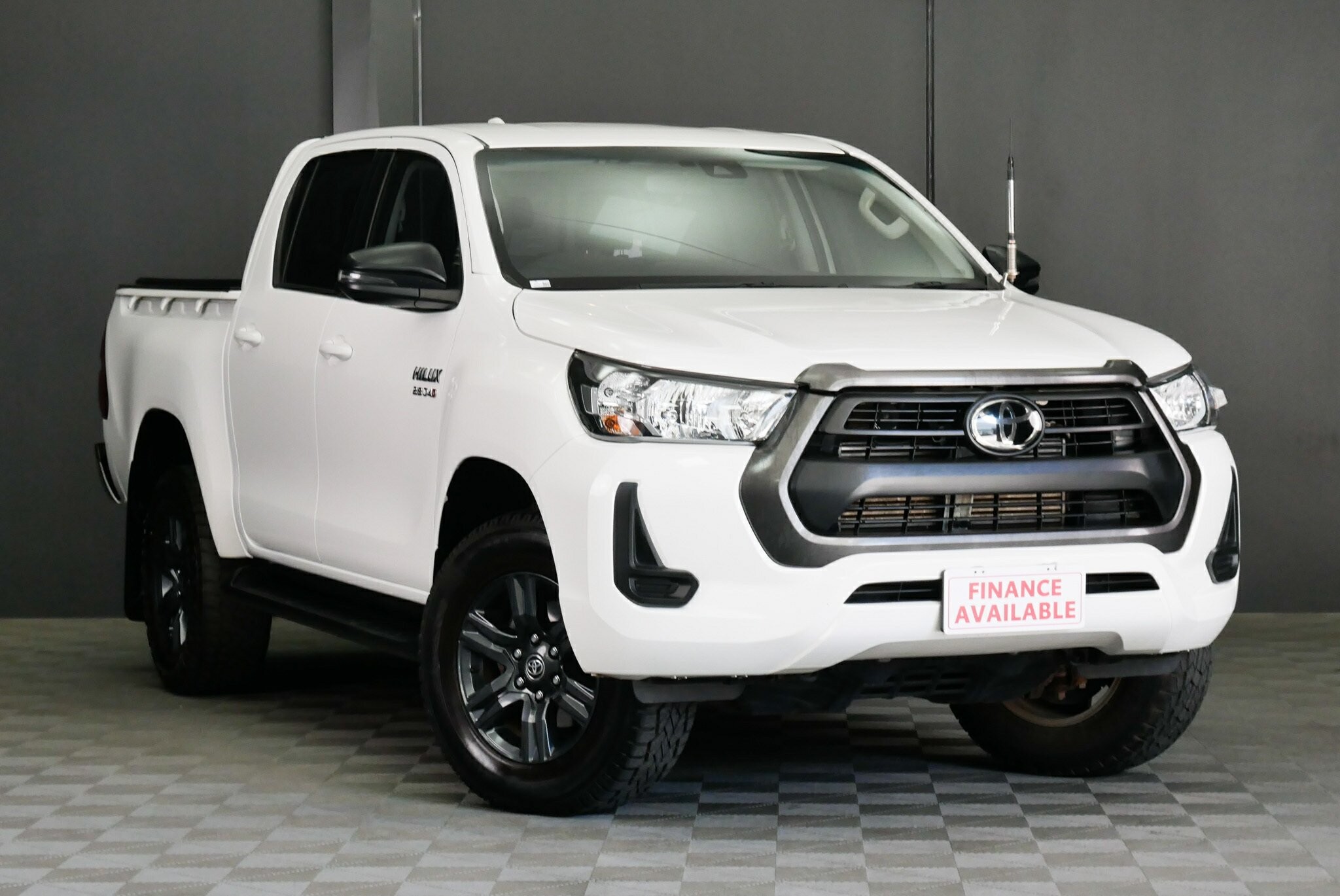 Toyota Hilux image 1