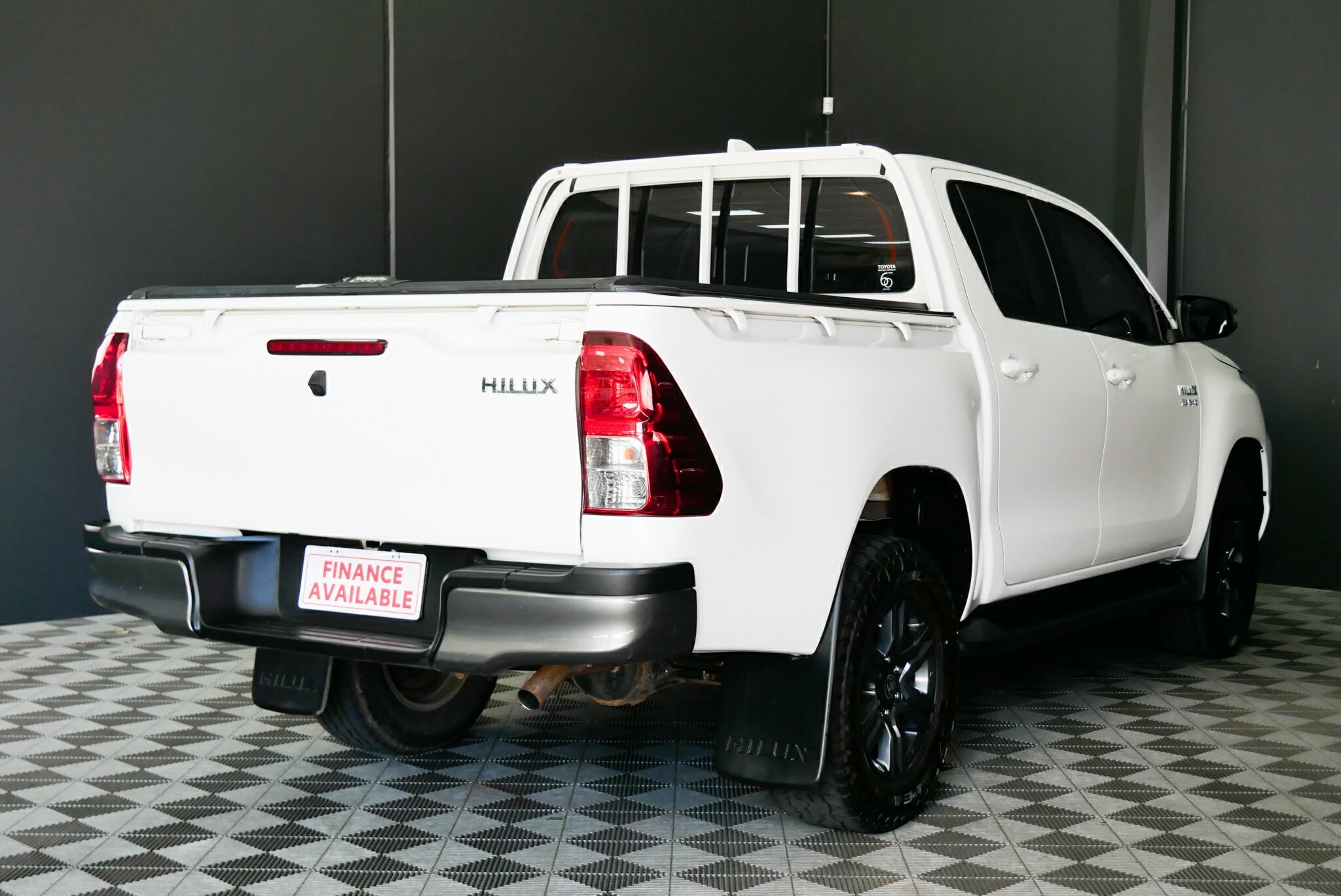 Toyota Hilux image 4