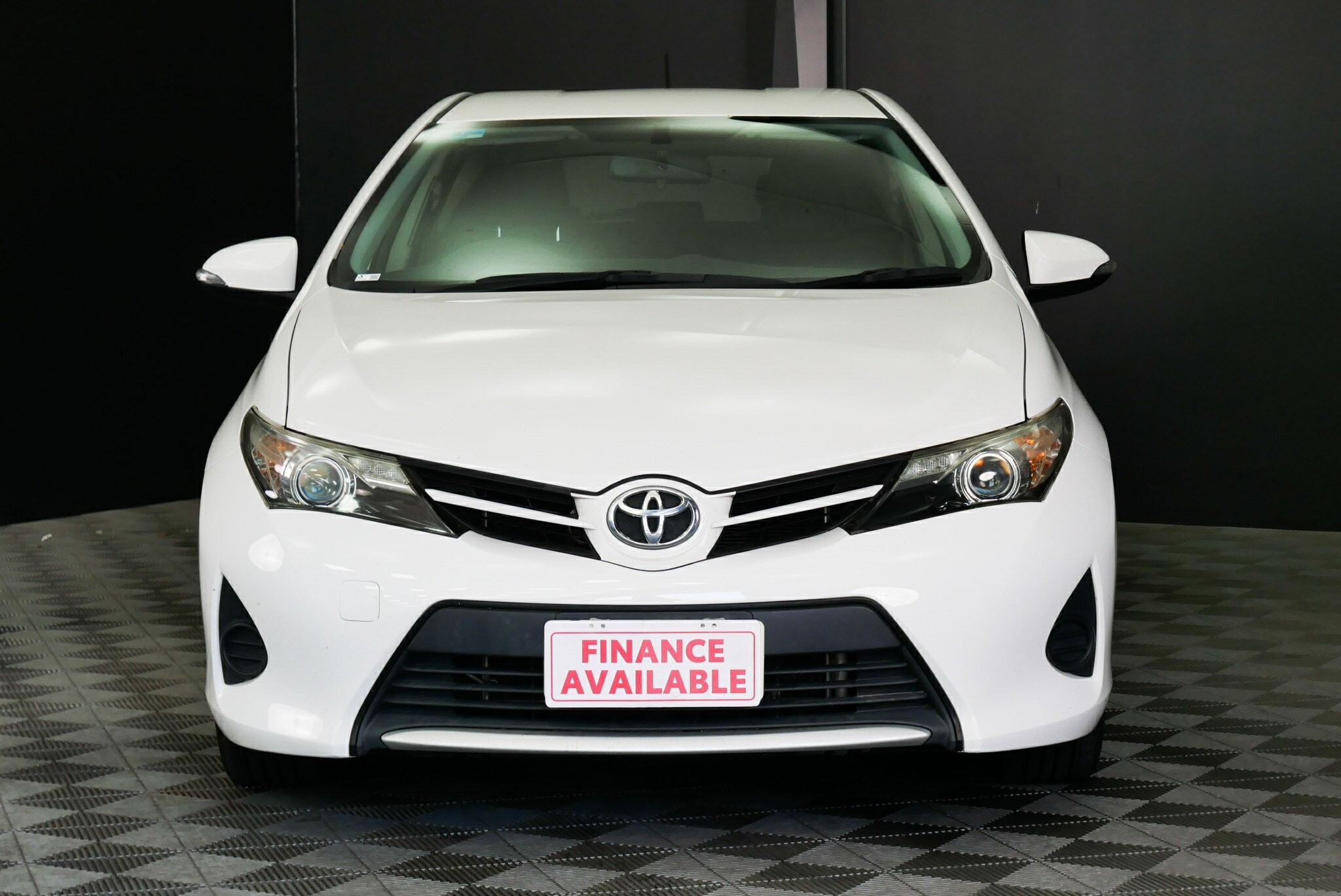 Toyota Corolla image 2