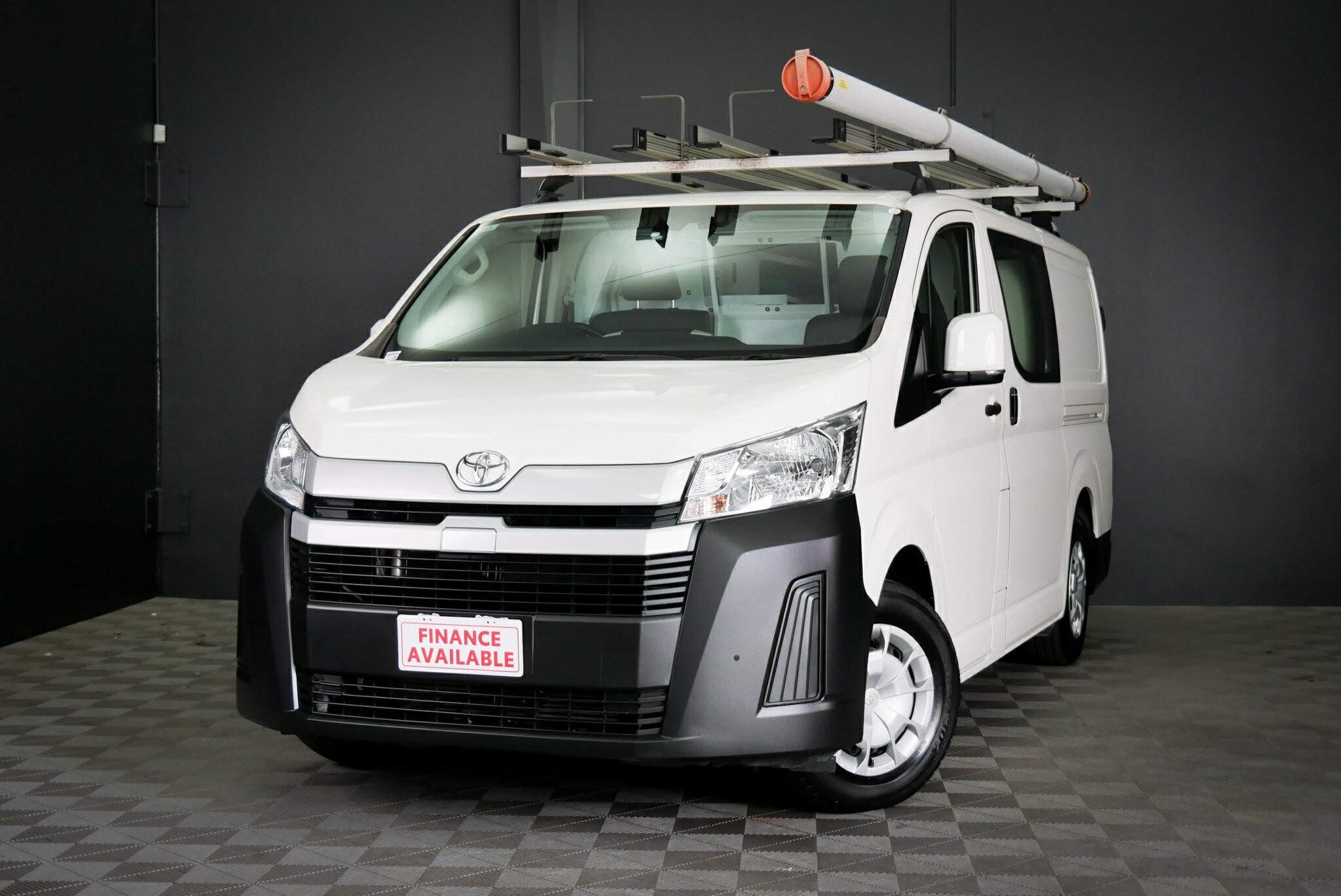 Toyota Hiace image 3