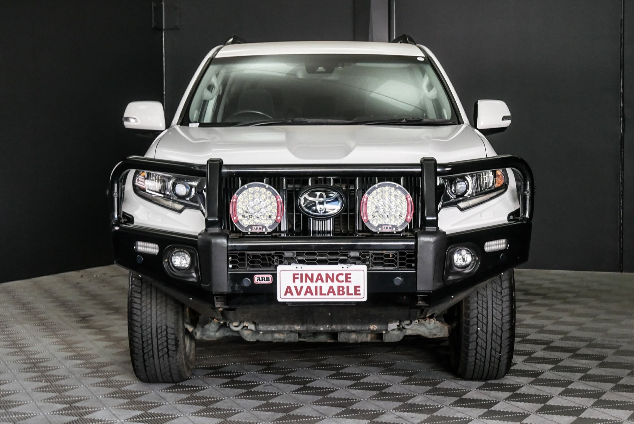 Toyota Landcruiser Prado image 2