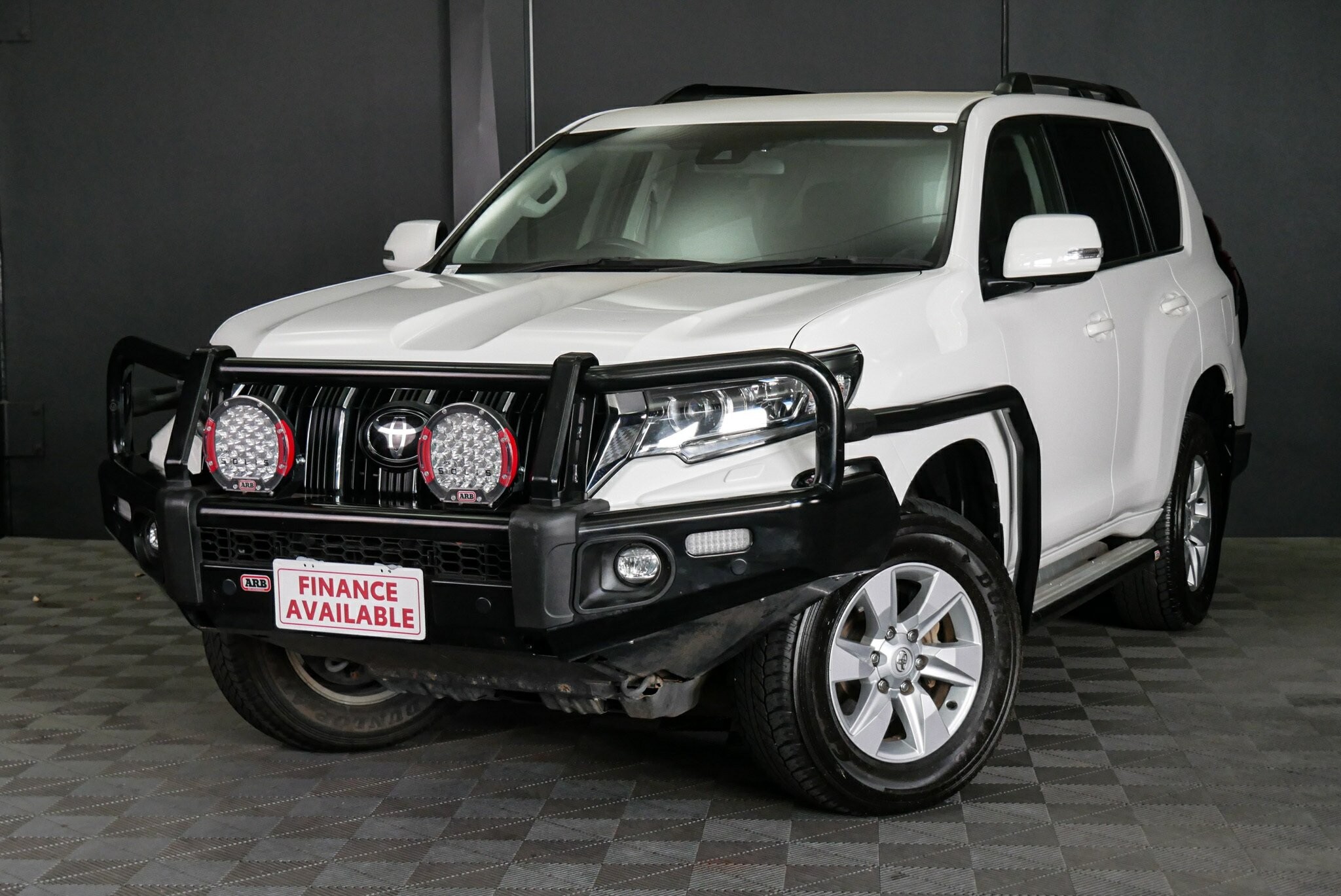 Toyota Landcruiser Prado image 3