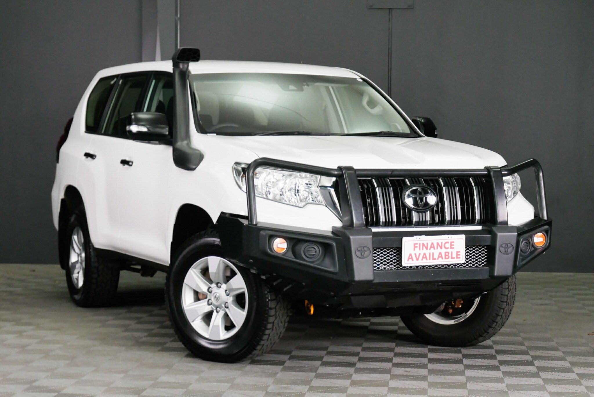 Toyota Landcruiser Prado image 1