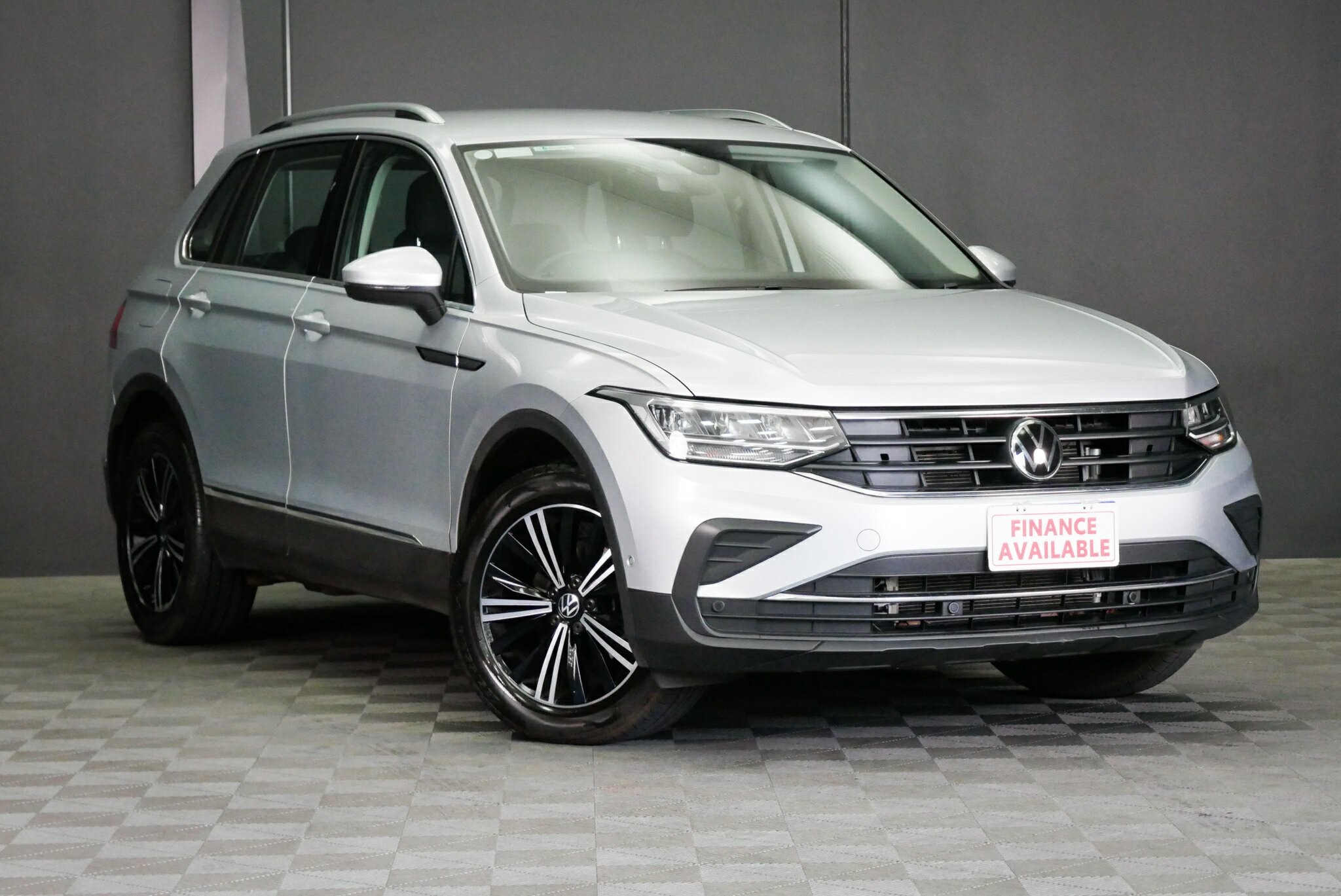 Volkswagen Tiguan image 1