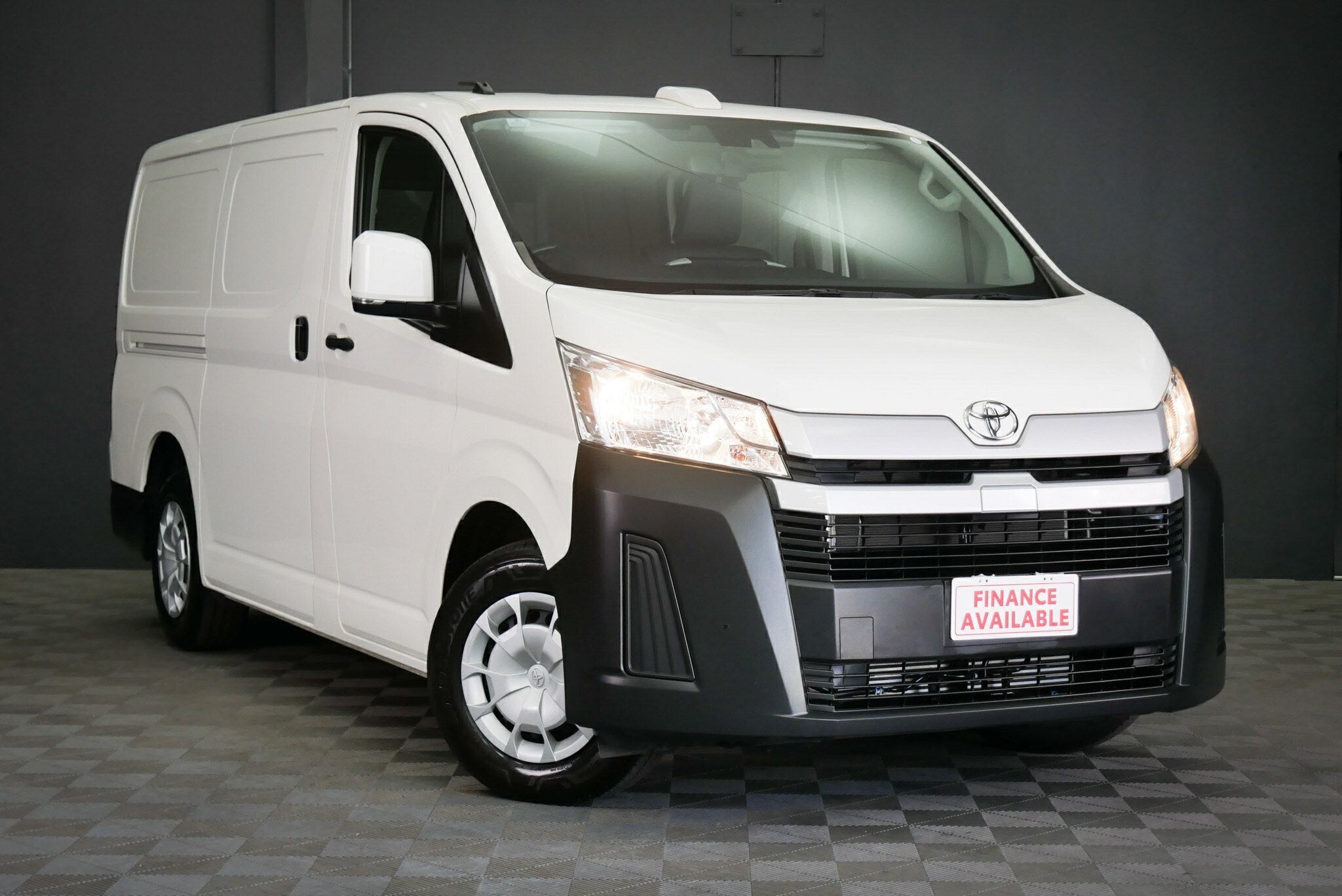 Toyota Hiace image 1