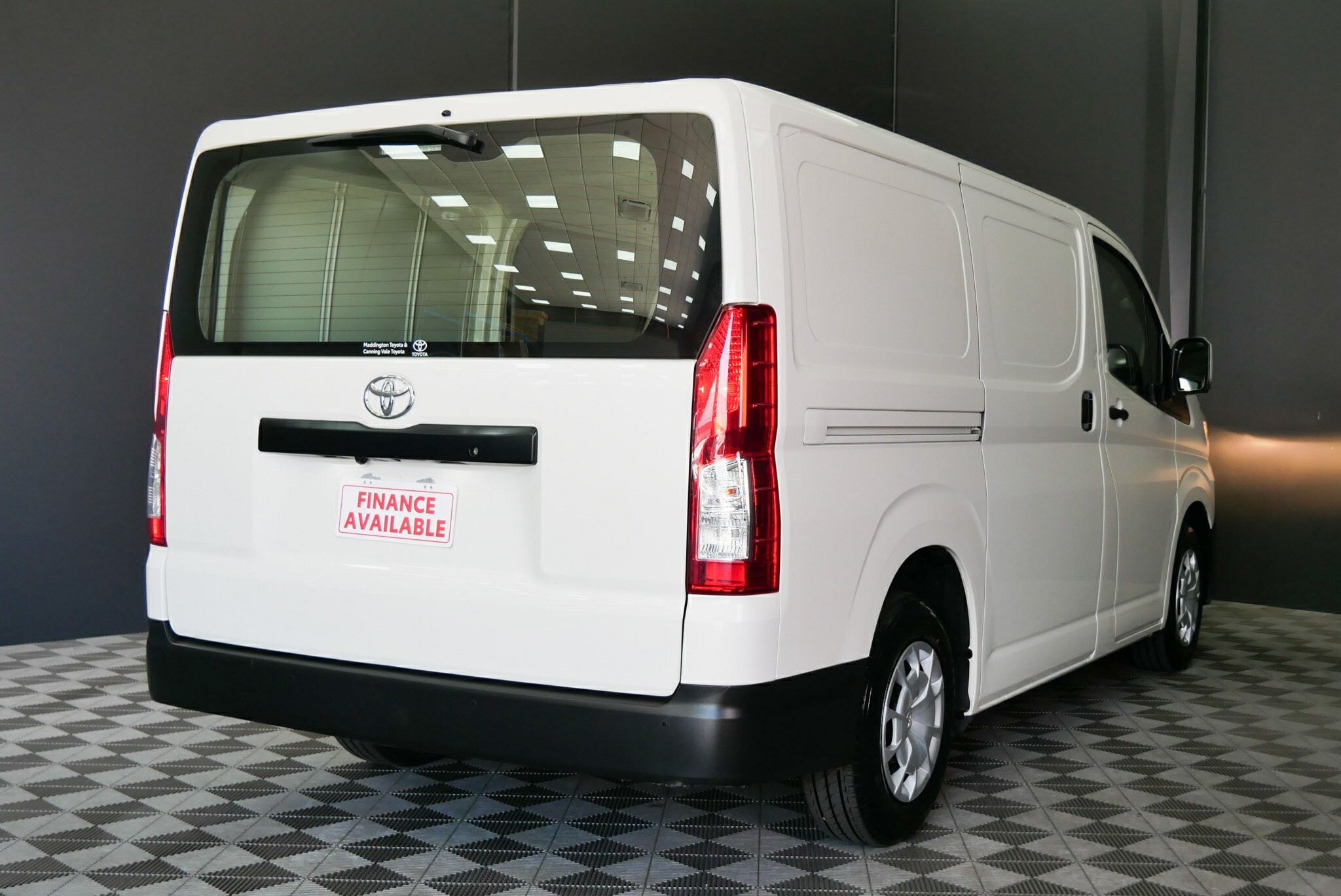 Toyota Hiace image 4