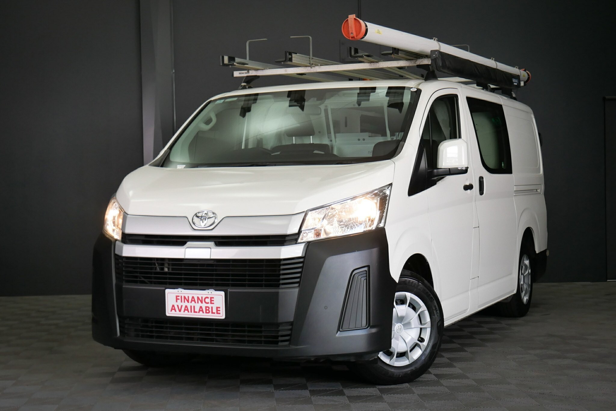 Toyota Hiace image 3