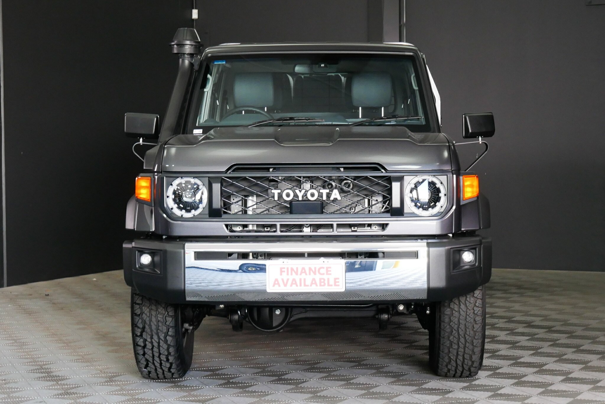 Toyota Landcruiser image 2