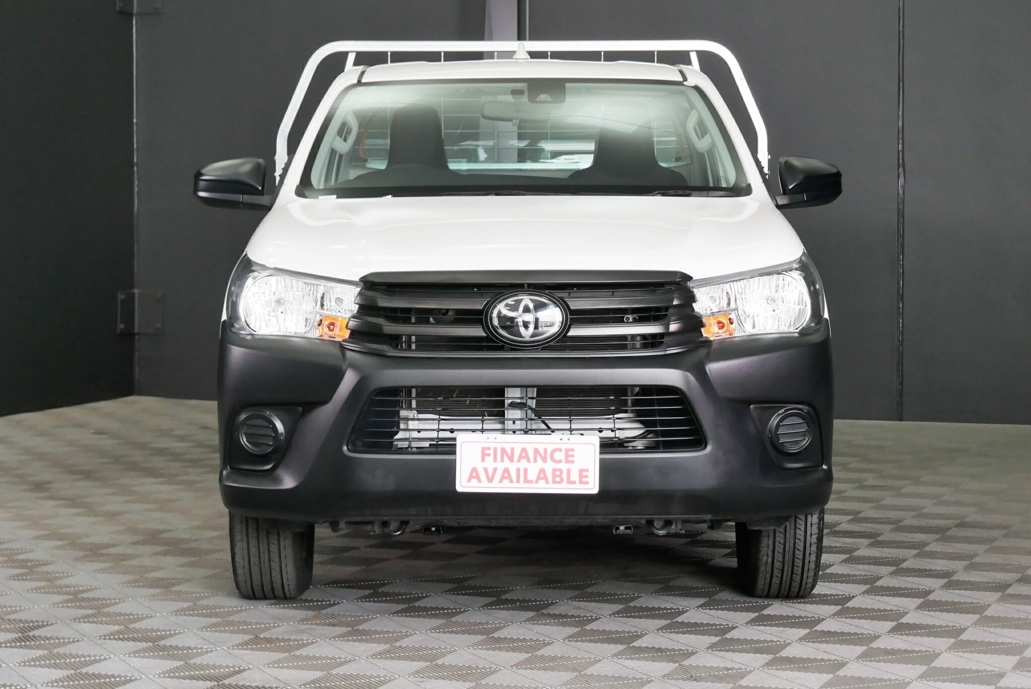 Toyota Hilux image 2