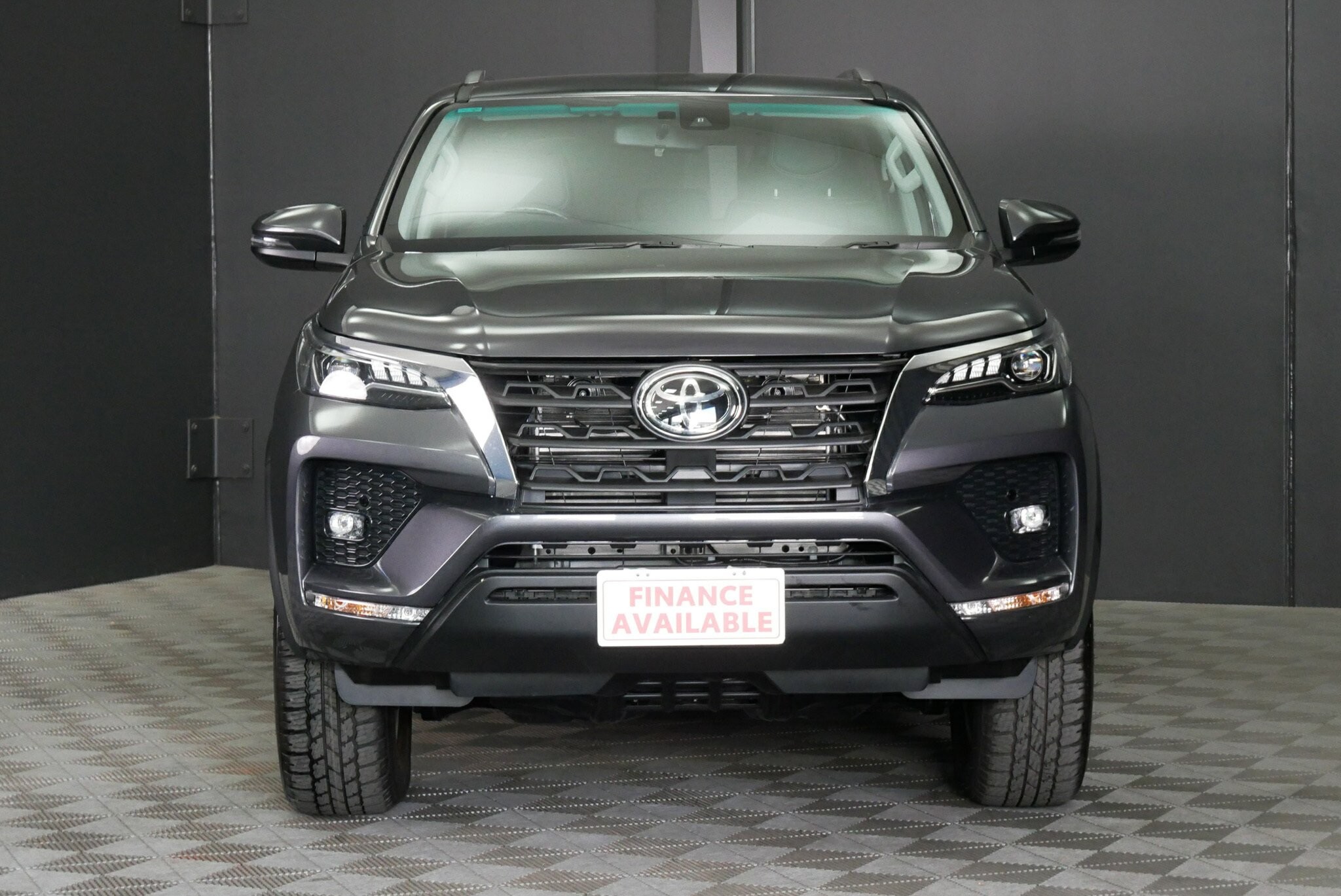 Toyota Fortuner image 2
