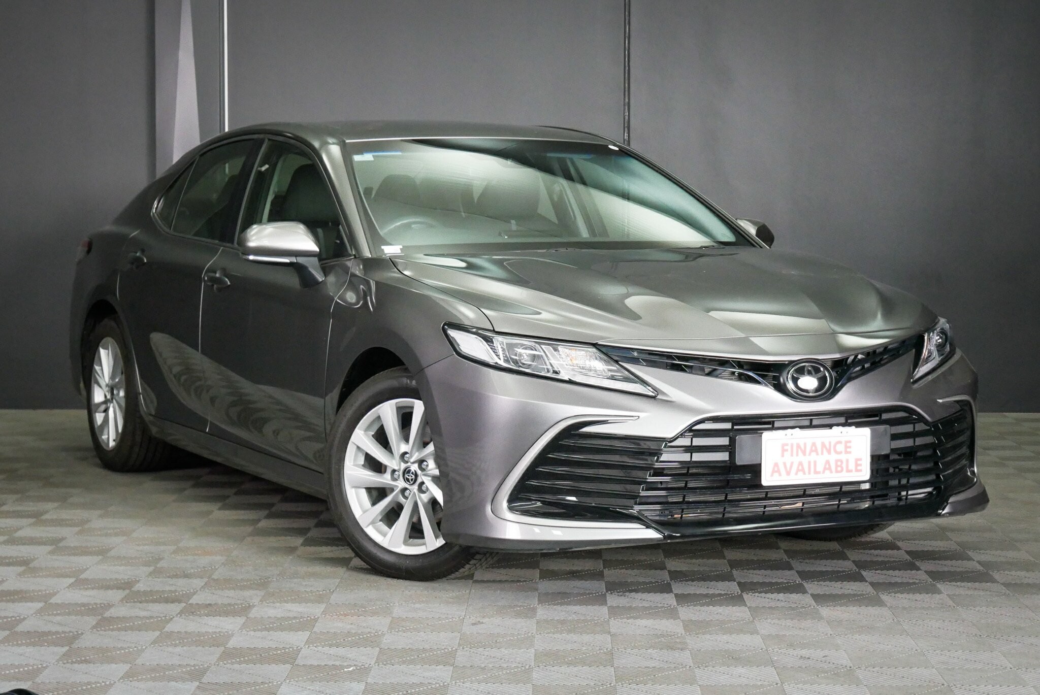 Toyota Camry image 1