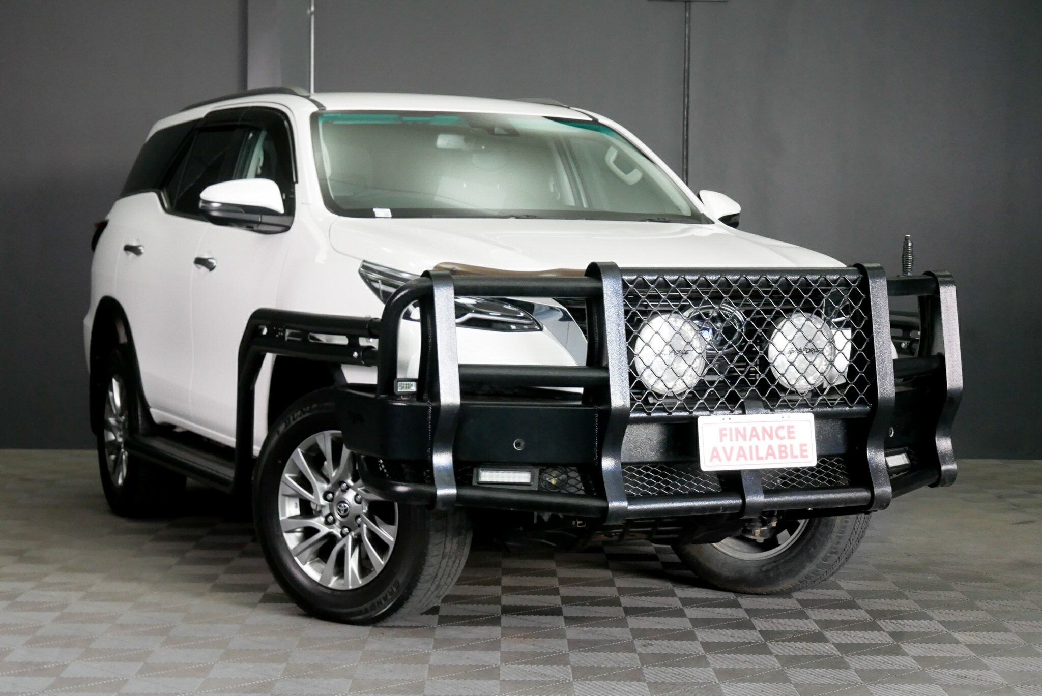 Toyota Fortuner image 1