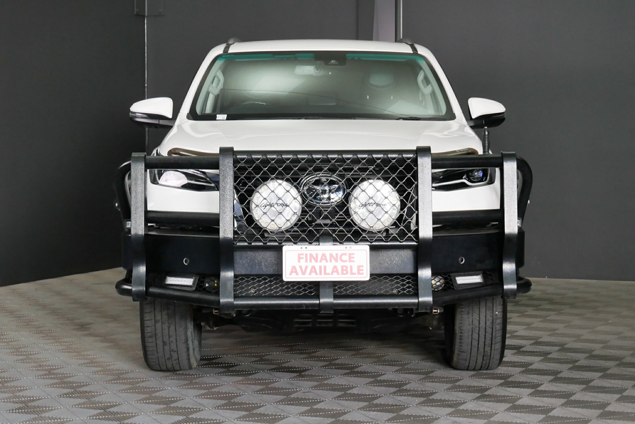 Toyota Fortuner image 2