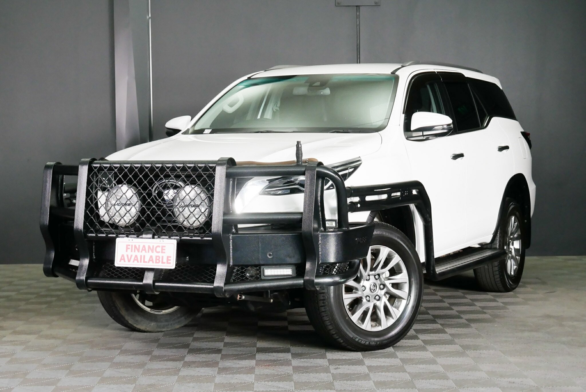 Toyota Fortuner image 3