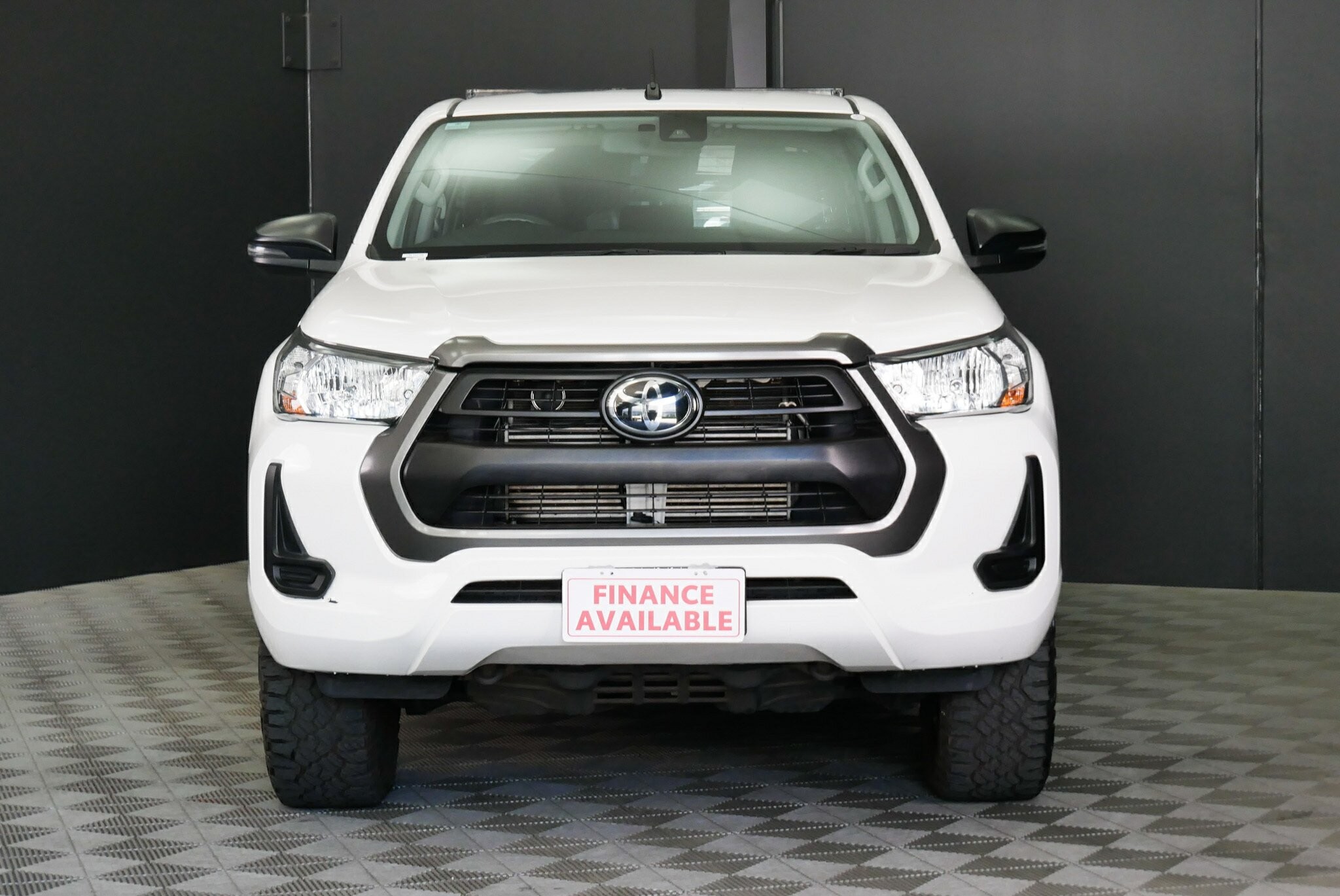 Toyota Hilux image 2