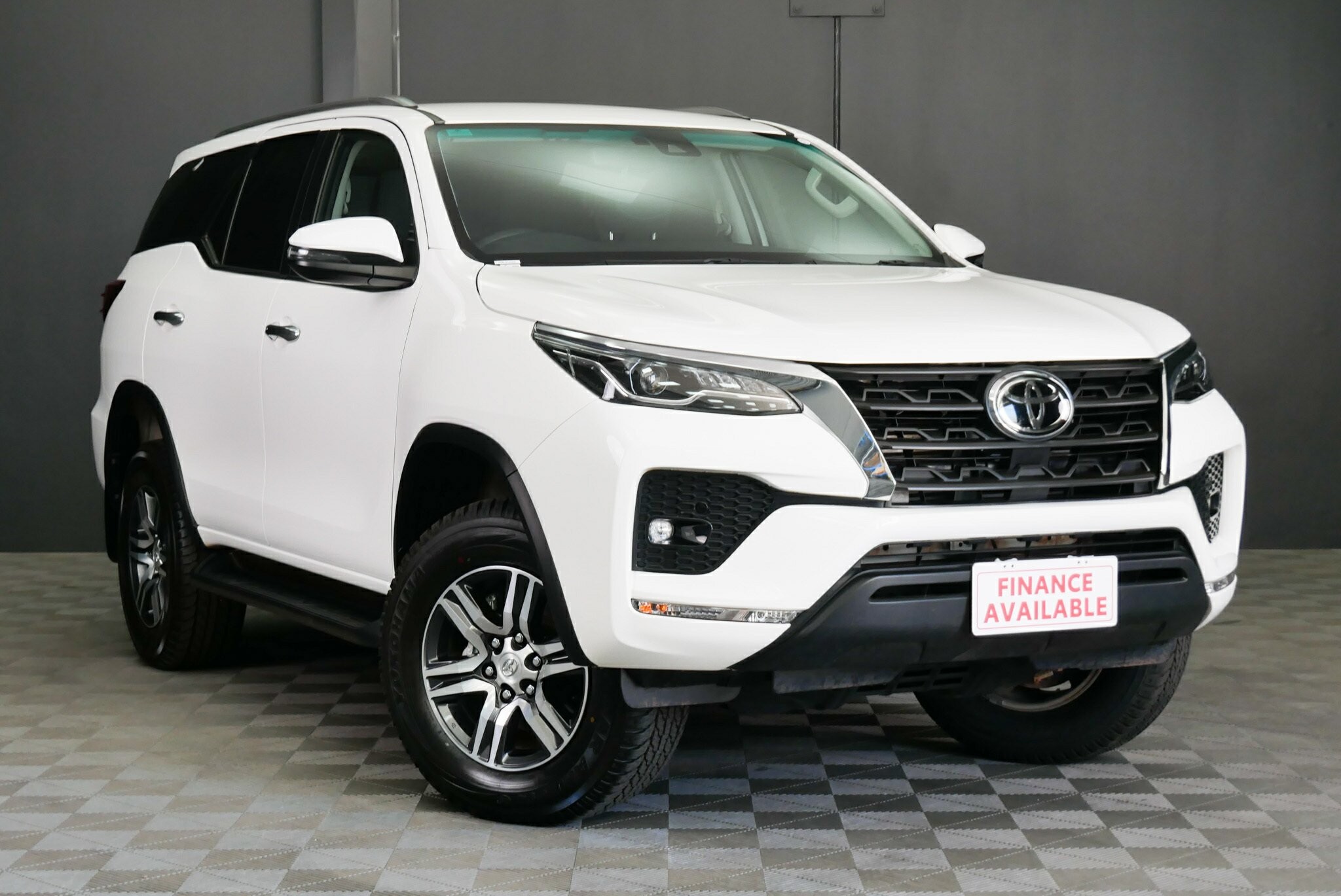 Toyota Fortuner image 1