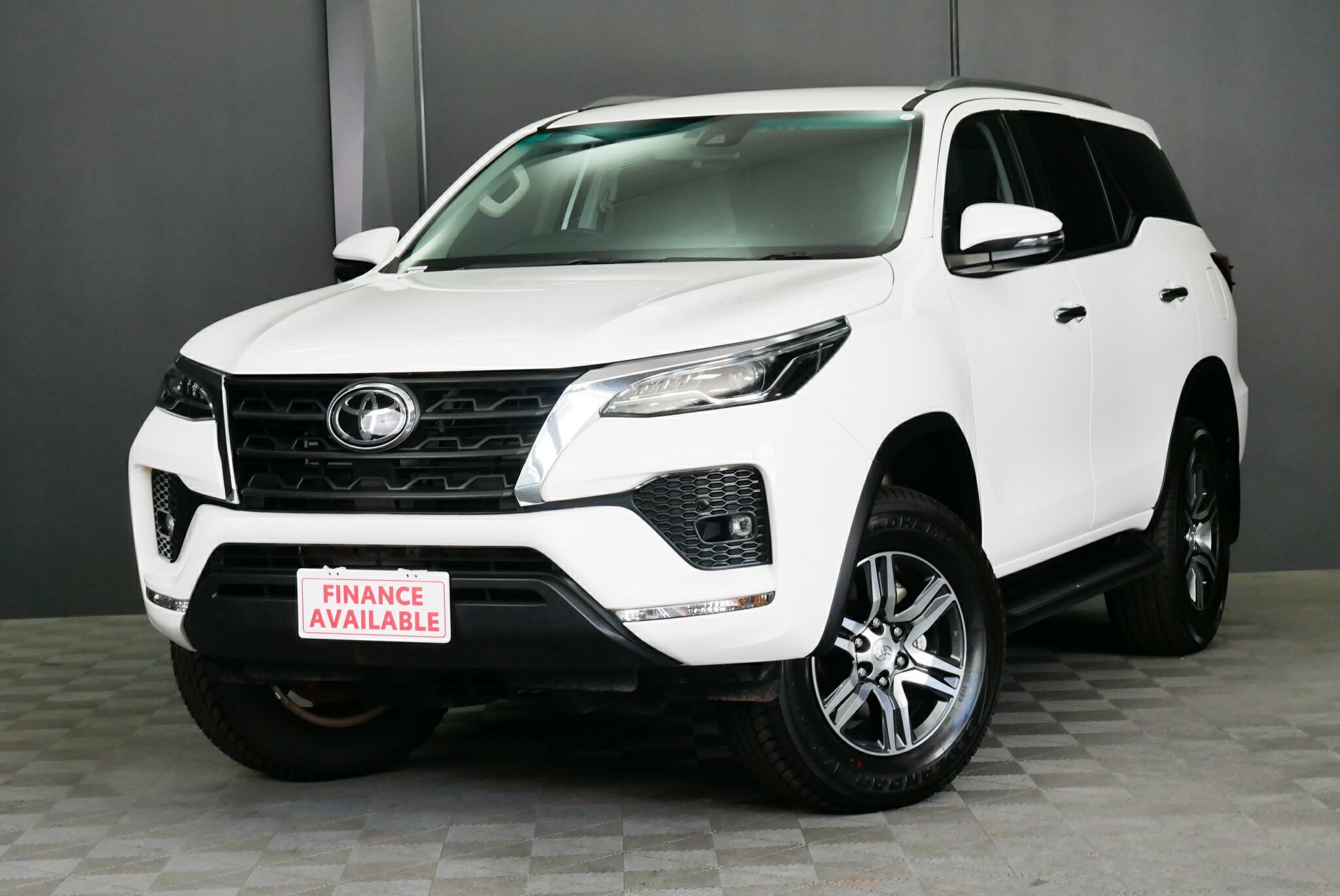 Toyota Fortuner image 3