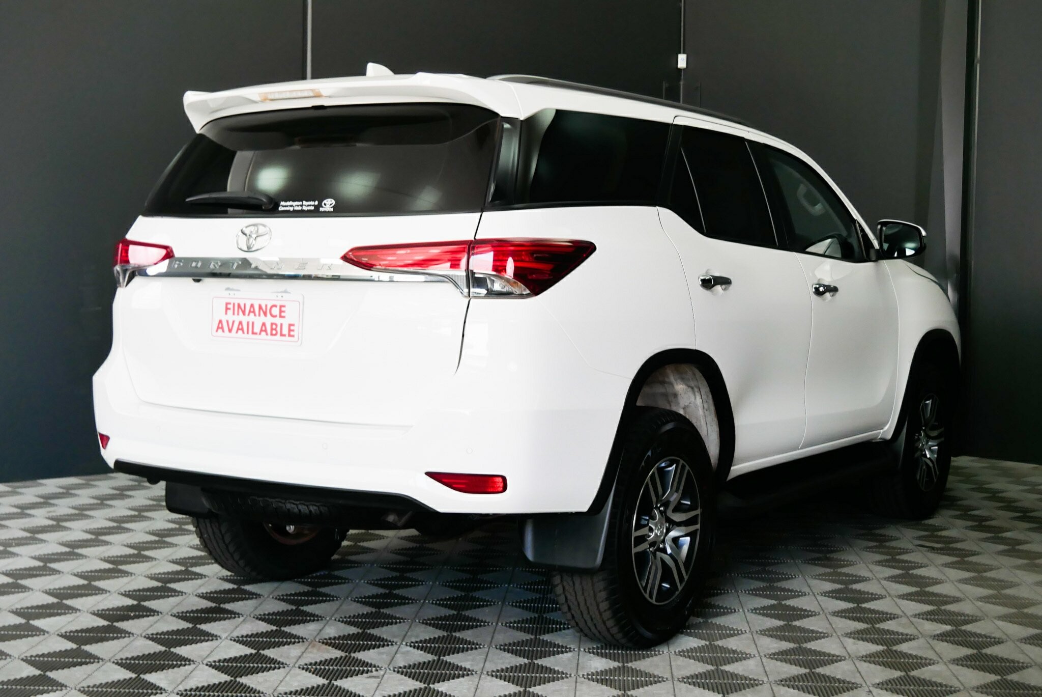 Toyota Fortuner image 4