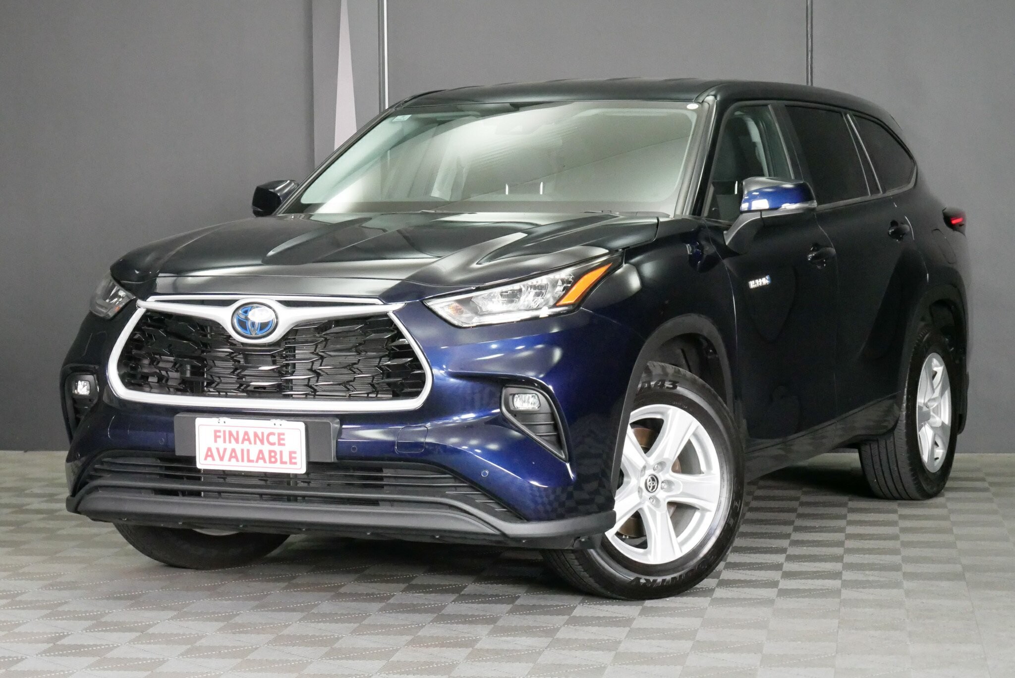 Toyota Kluger image 3
