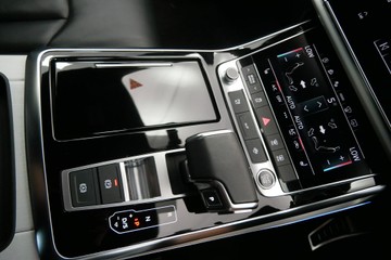 https://vehicle-cdn.autoleague.cloud/30640_U109944_10.jpg
