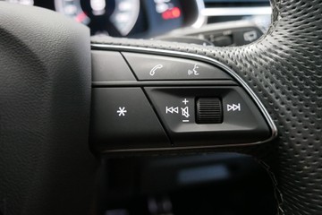 https://vehicle-cdn.autoleague.cloud/30640_U109944_12.jpg